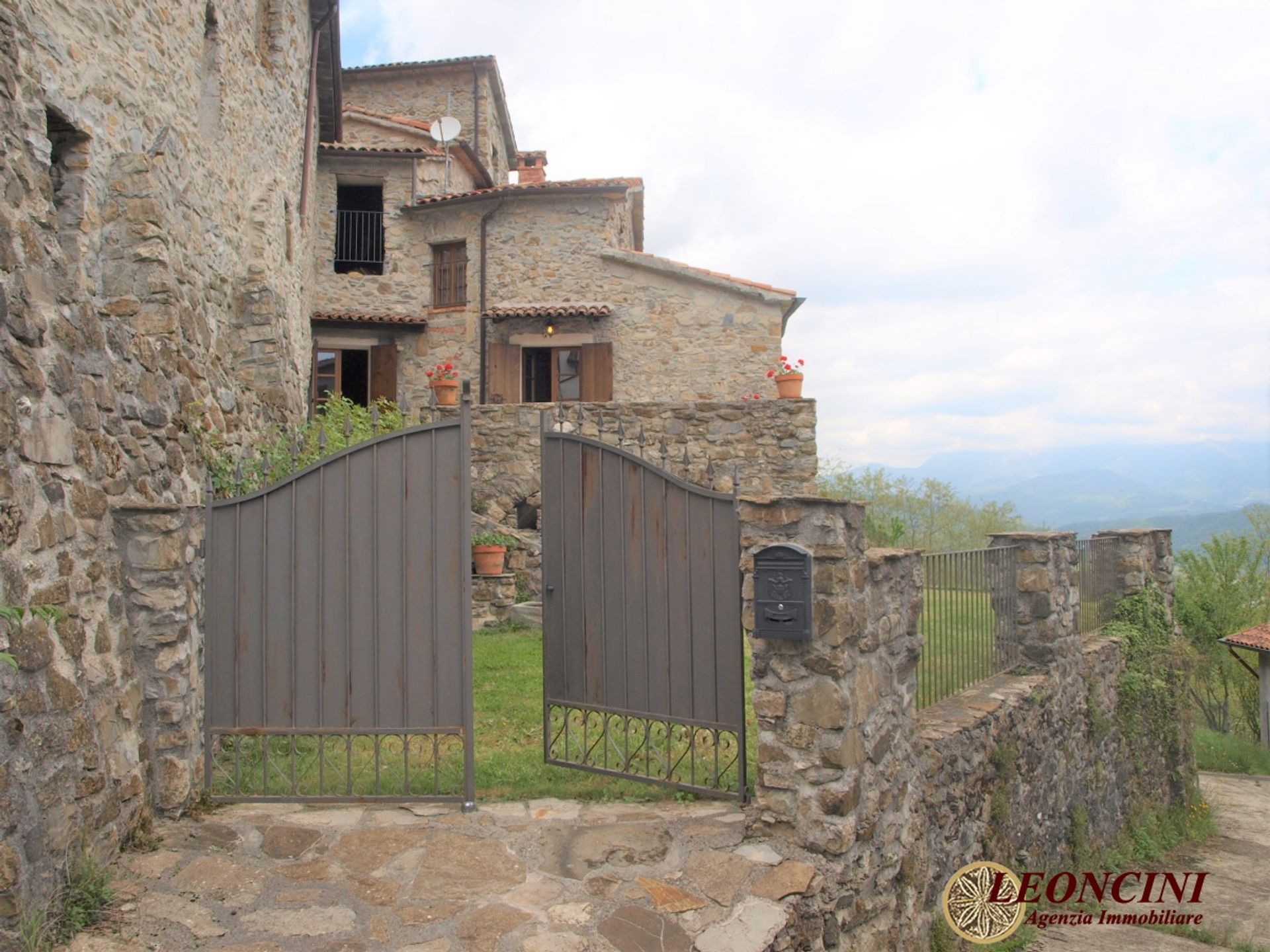 rumah dalam Tresana, Tuscany 11553409