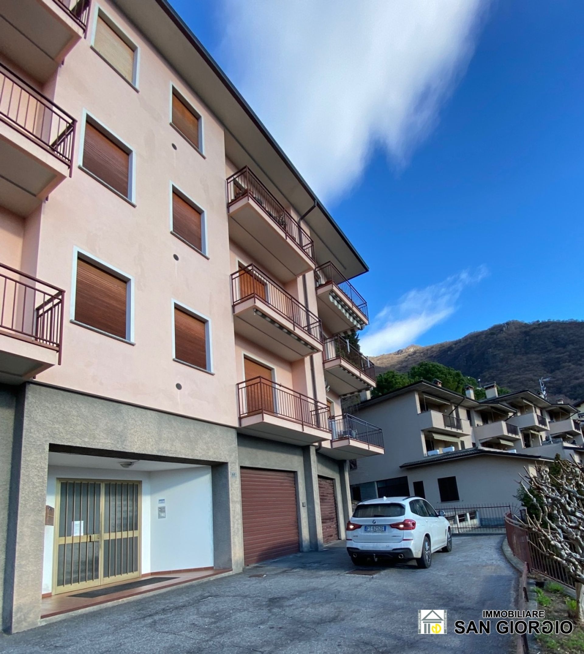 Condominium dans Perledo, Lombardy 11553580