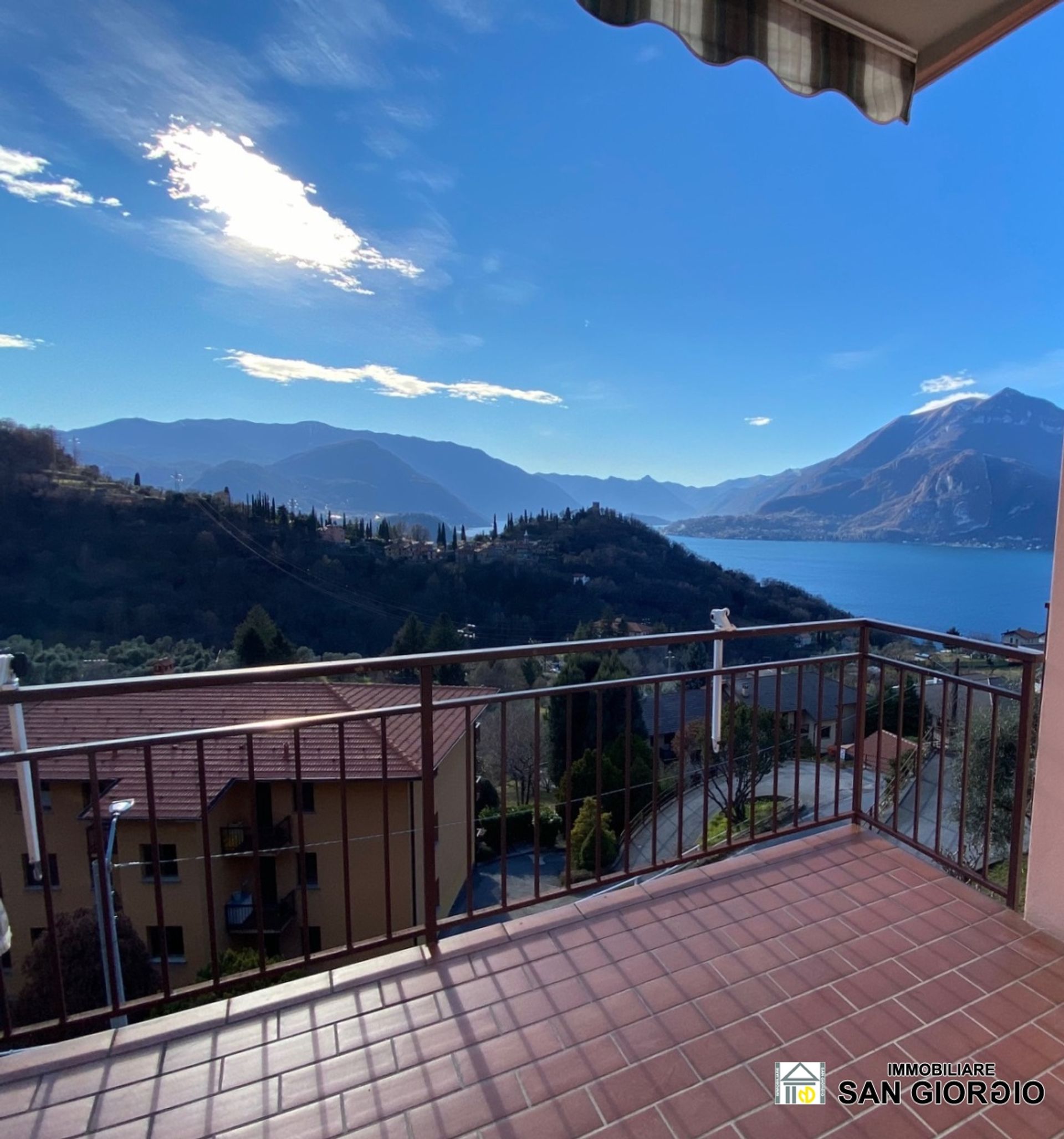 Condominium dans Perledo, Lombardy 11553580