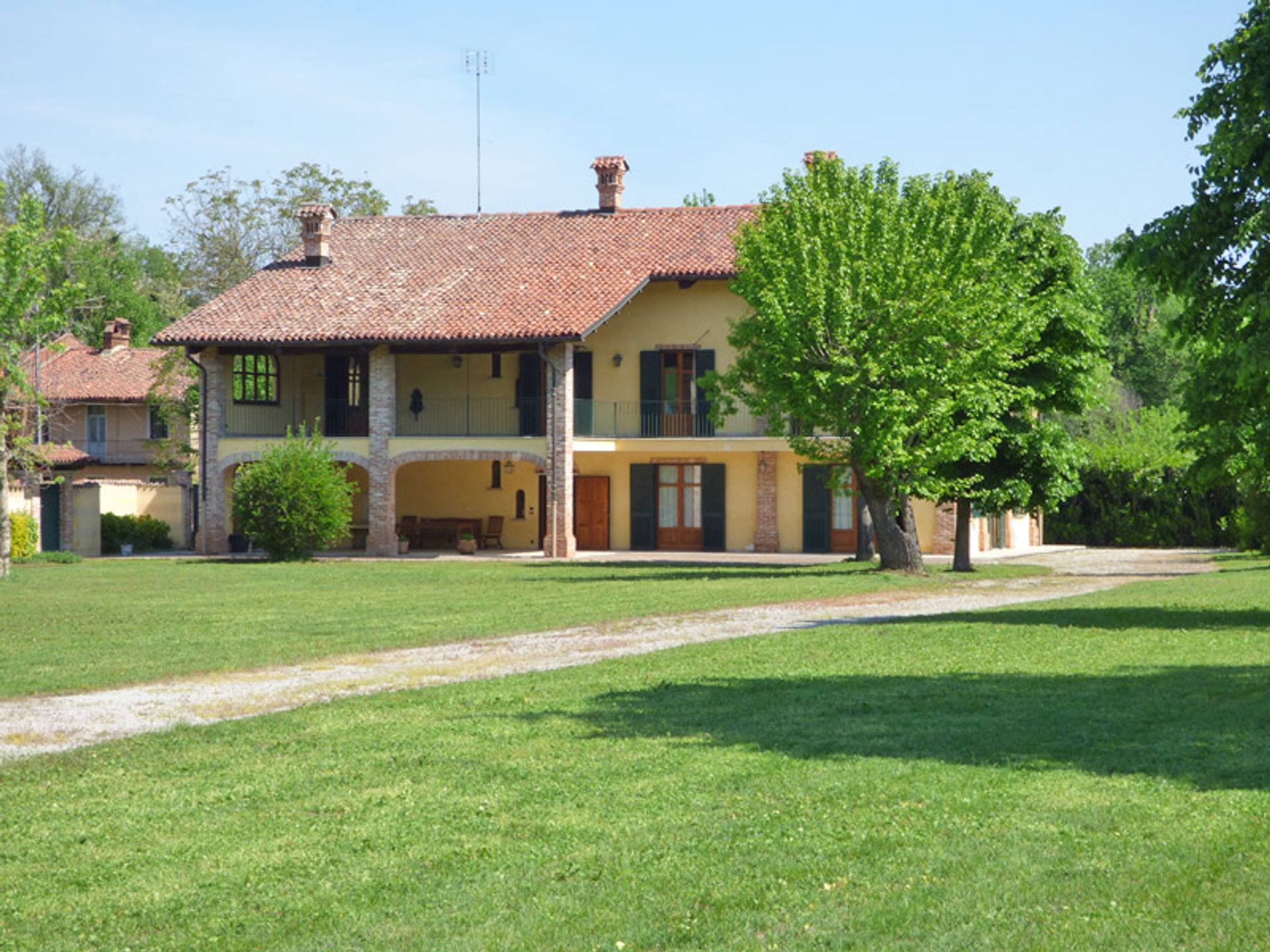 Rumah di Narzole, Piemonte 11598692