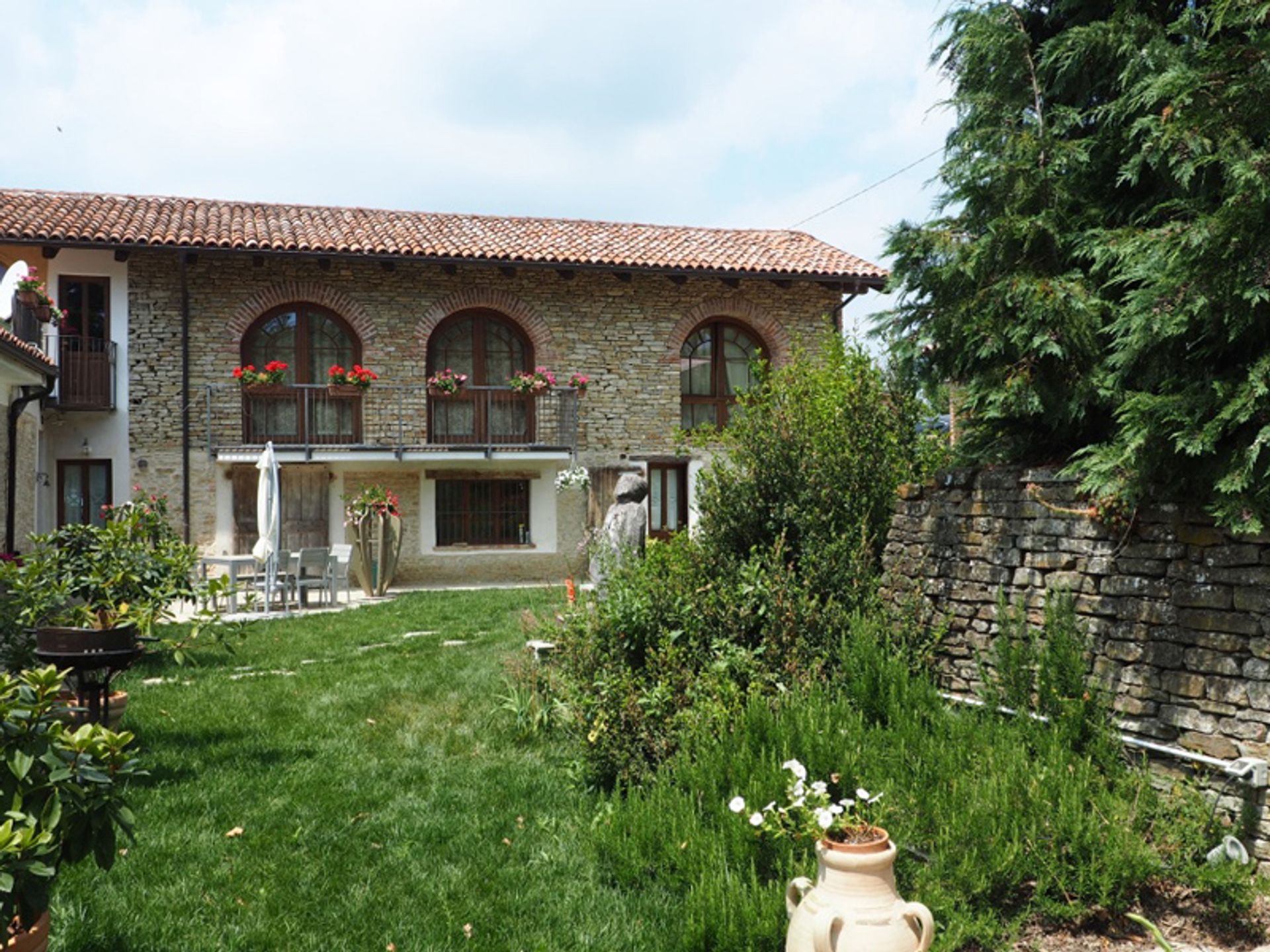 Rumah di Murazzano, Piemonte 11598699