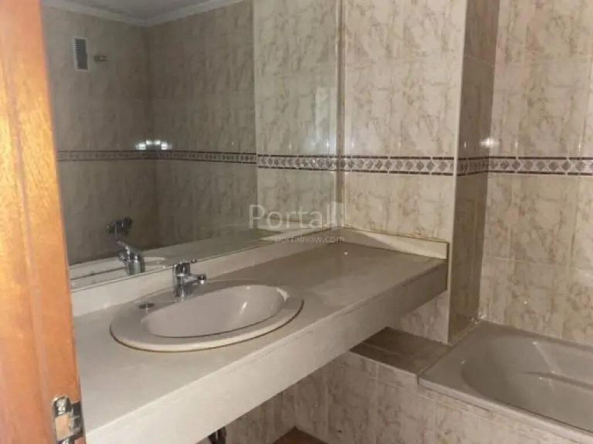 Condominium in Talavera de la Reina, Castille-La Mancha 11603066