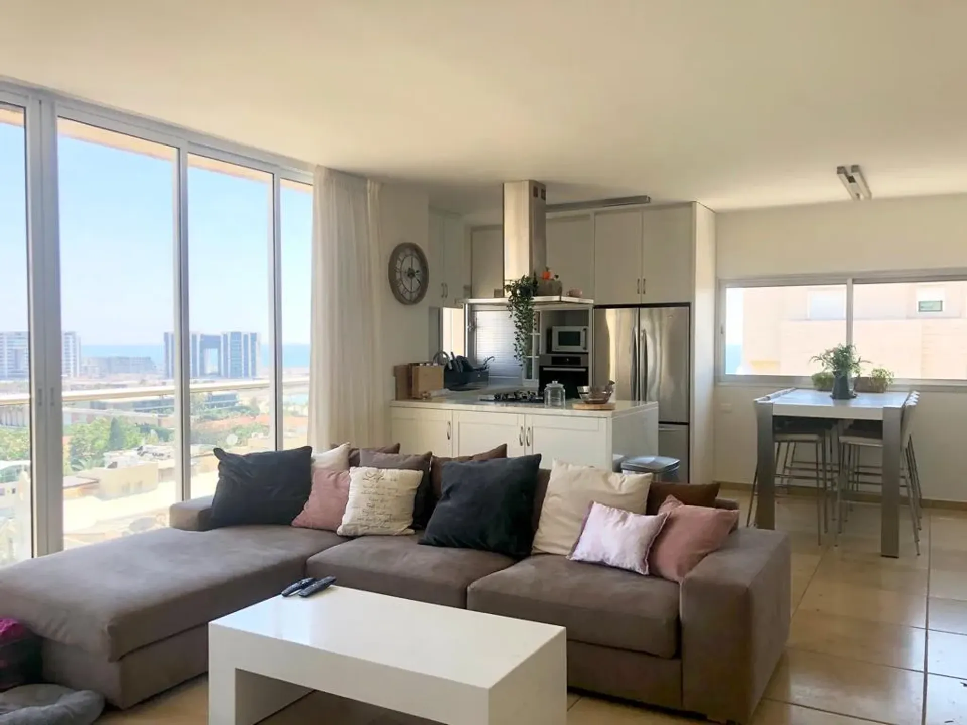 Condominium in Herzliyya, Tel Aviv 11603543