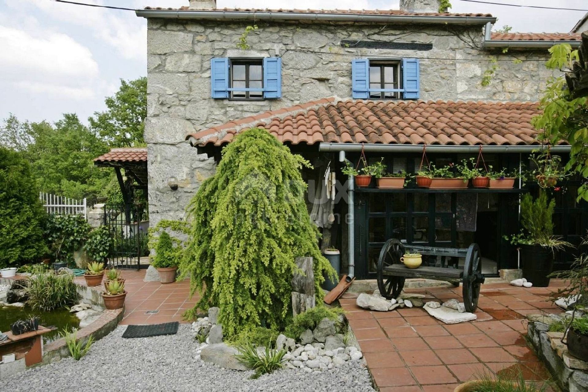 بيت في Buzet, Istria County 11615921