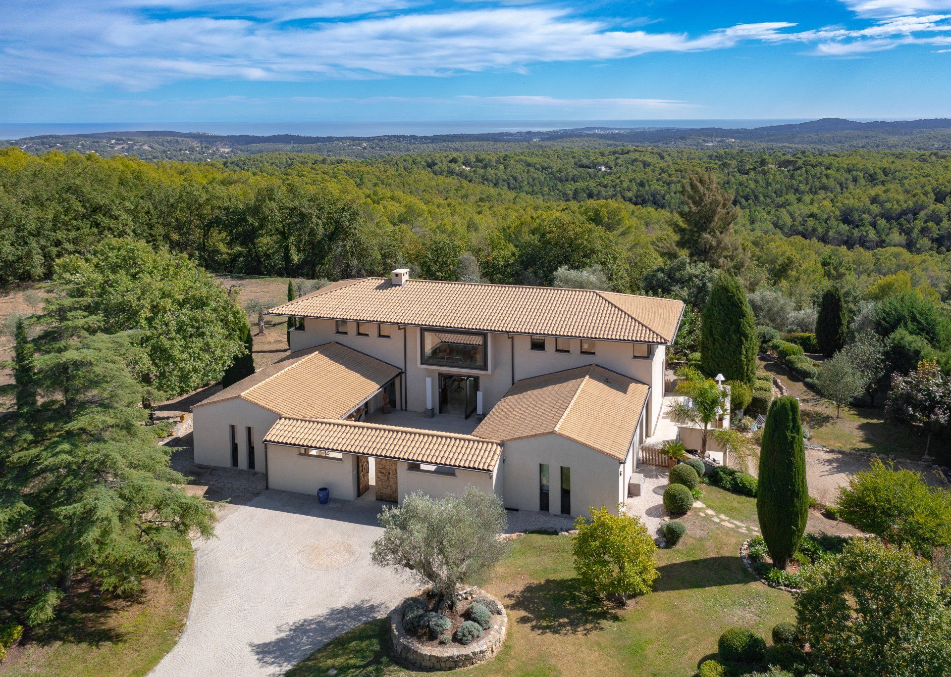 Talo sisään Le Bosquet, Provence-Alpes-Cote d'Azur 11616860