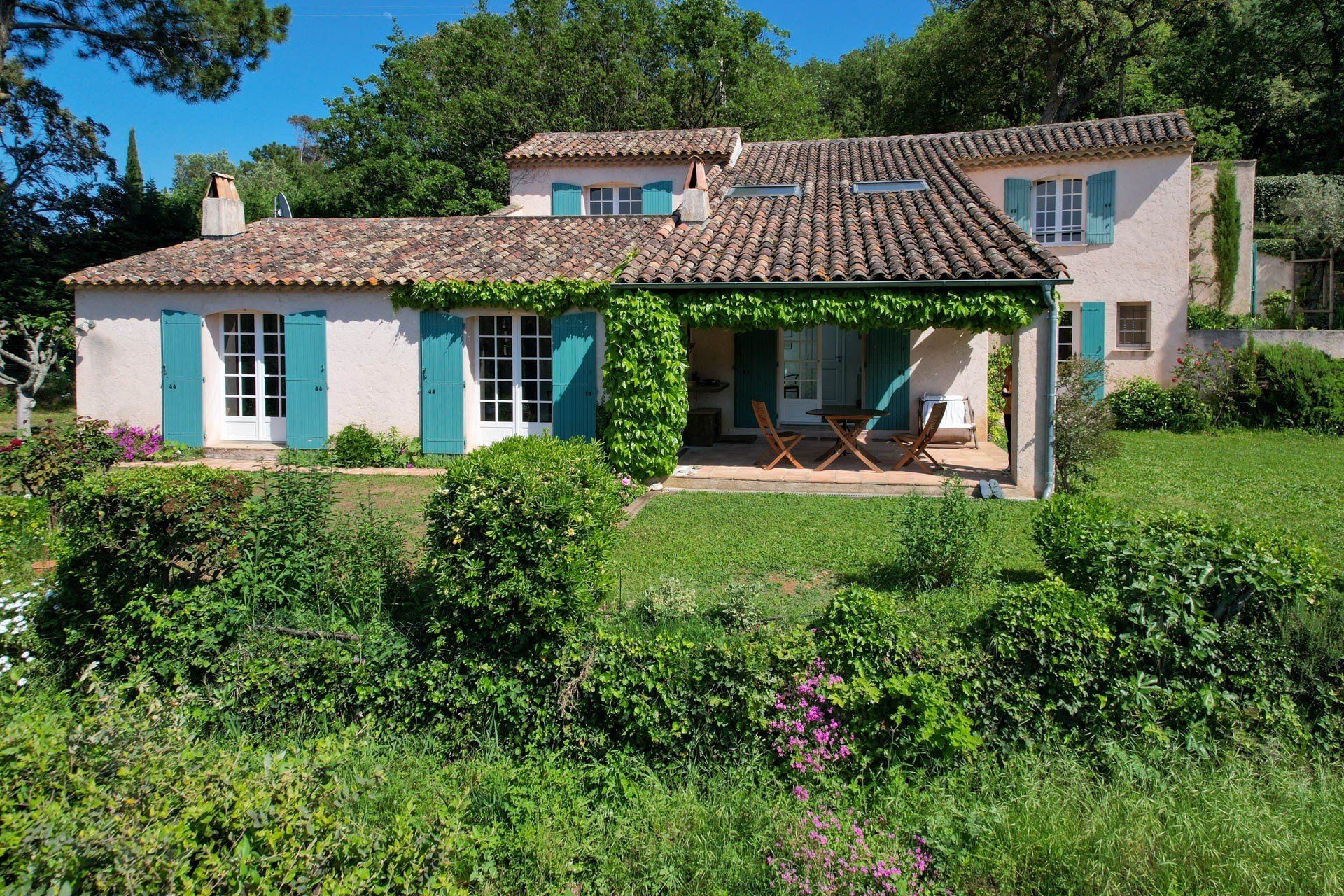 Talo sisään Grimaud, Provence-Alpes-Cote d'Azur 11619024