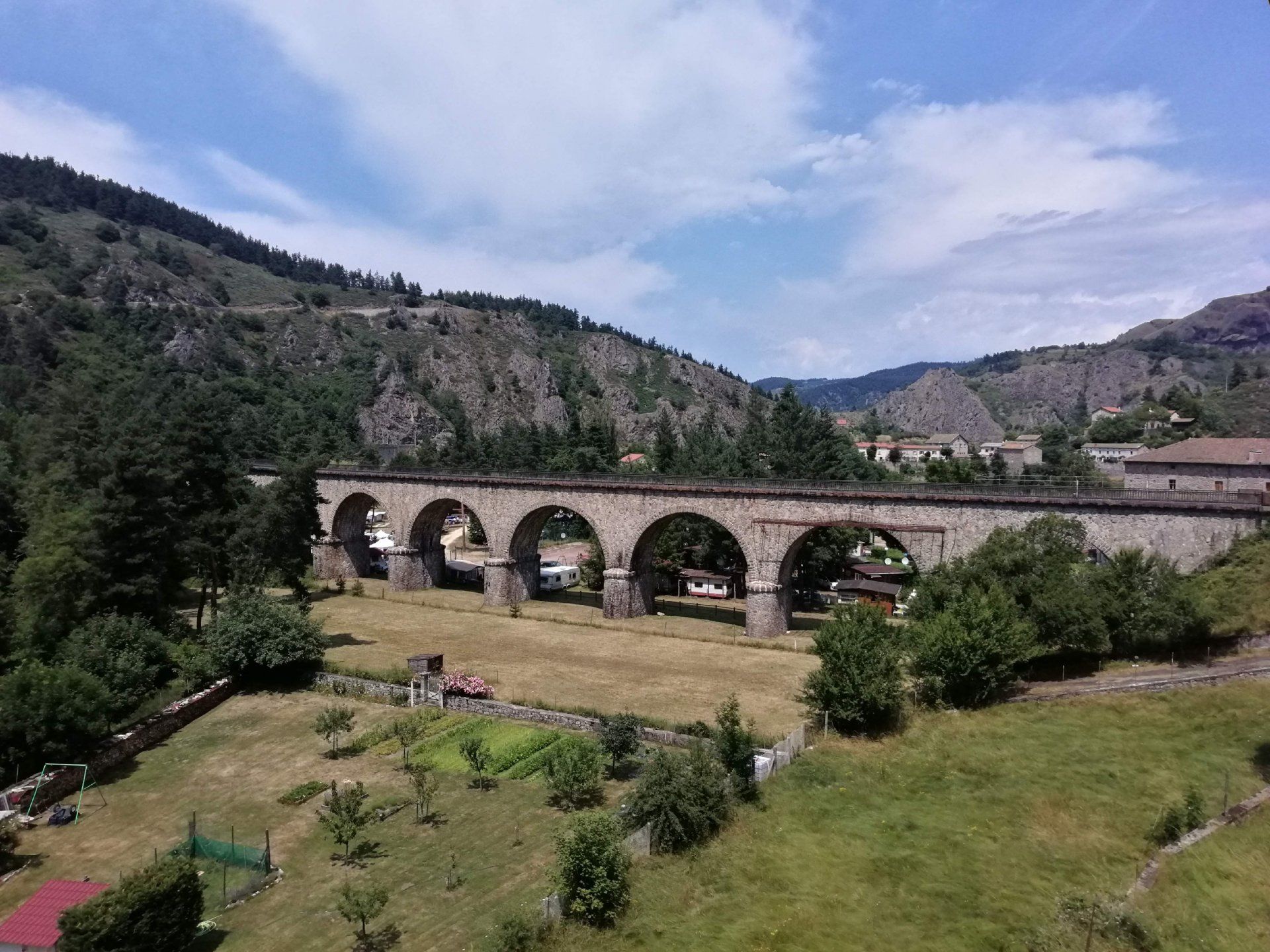 Dom w Auroux, Lozère 11620439