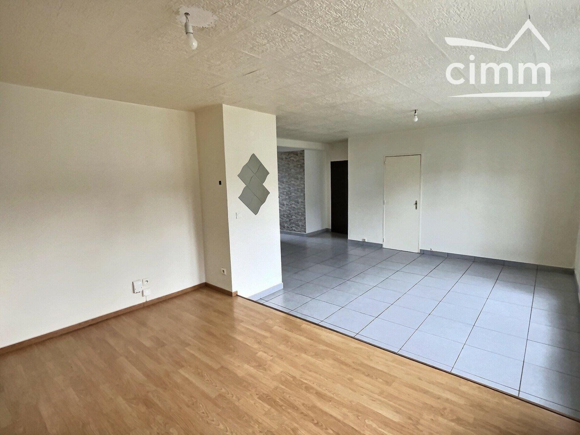 Condominium in Fontaine, Auvergne-Rhône-Alpes 11620458