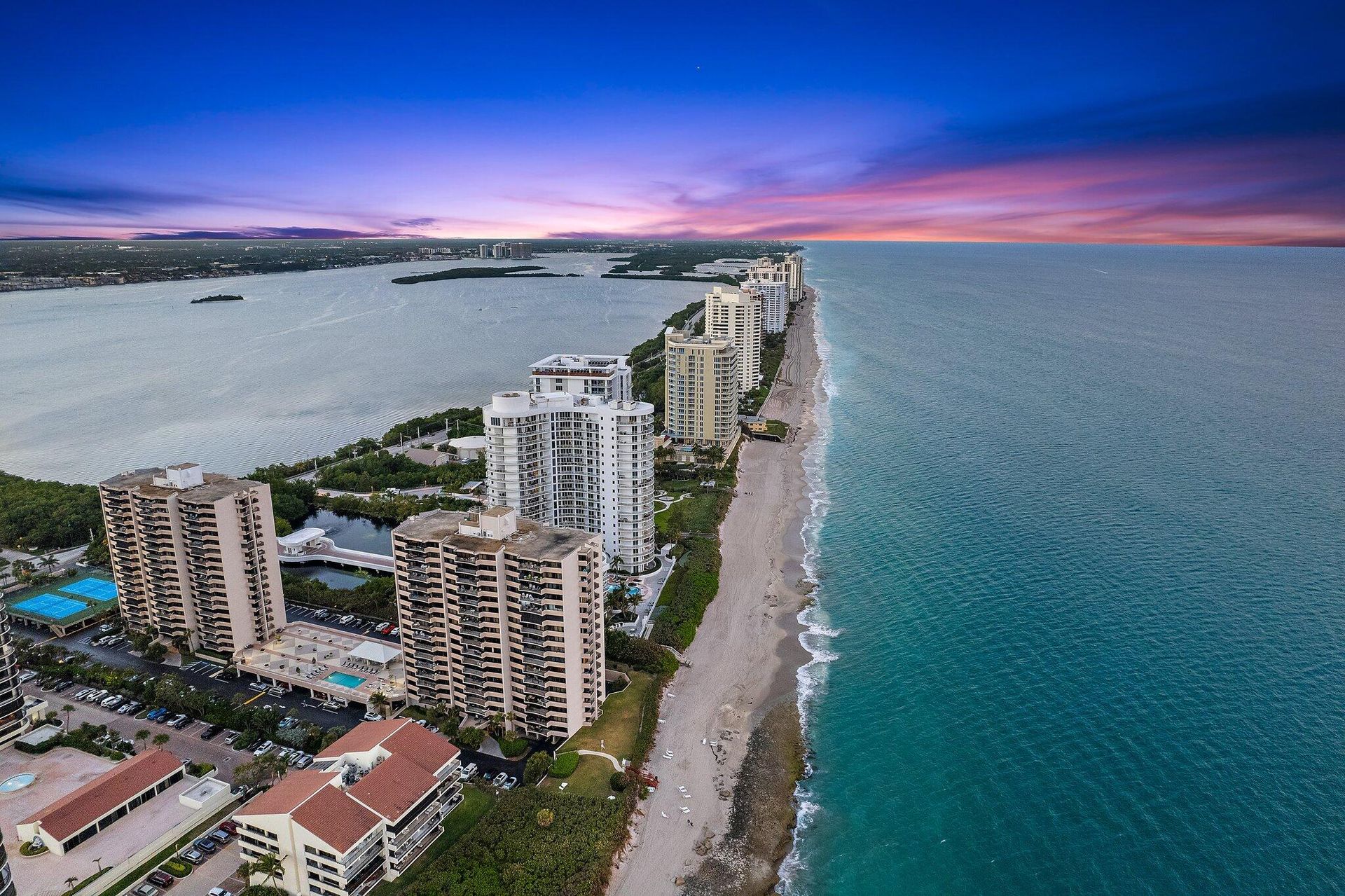 Osakehuoneisto sisään Riviera Beach, Florida 11620977