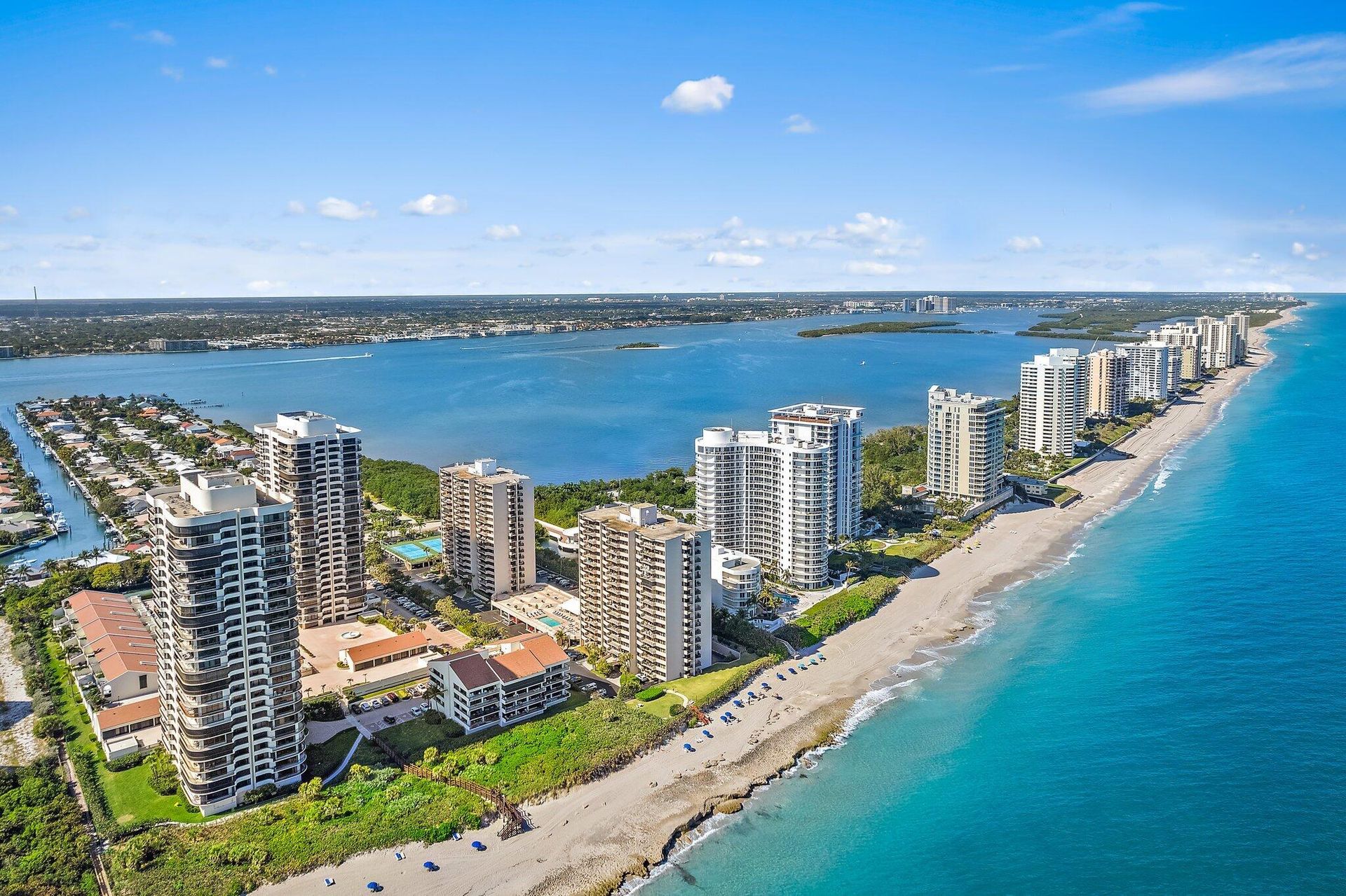 Osakehuoneisto sisään Riviera Beach, Florida 11620977