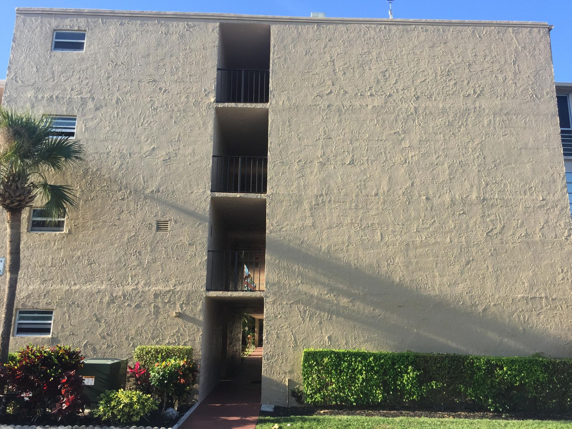 Condominium in Palm Springs, Florida 11621034