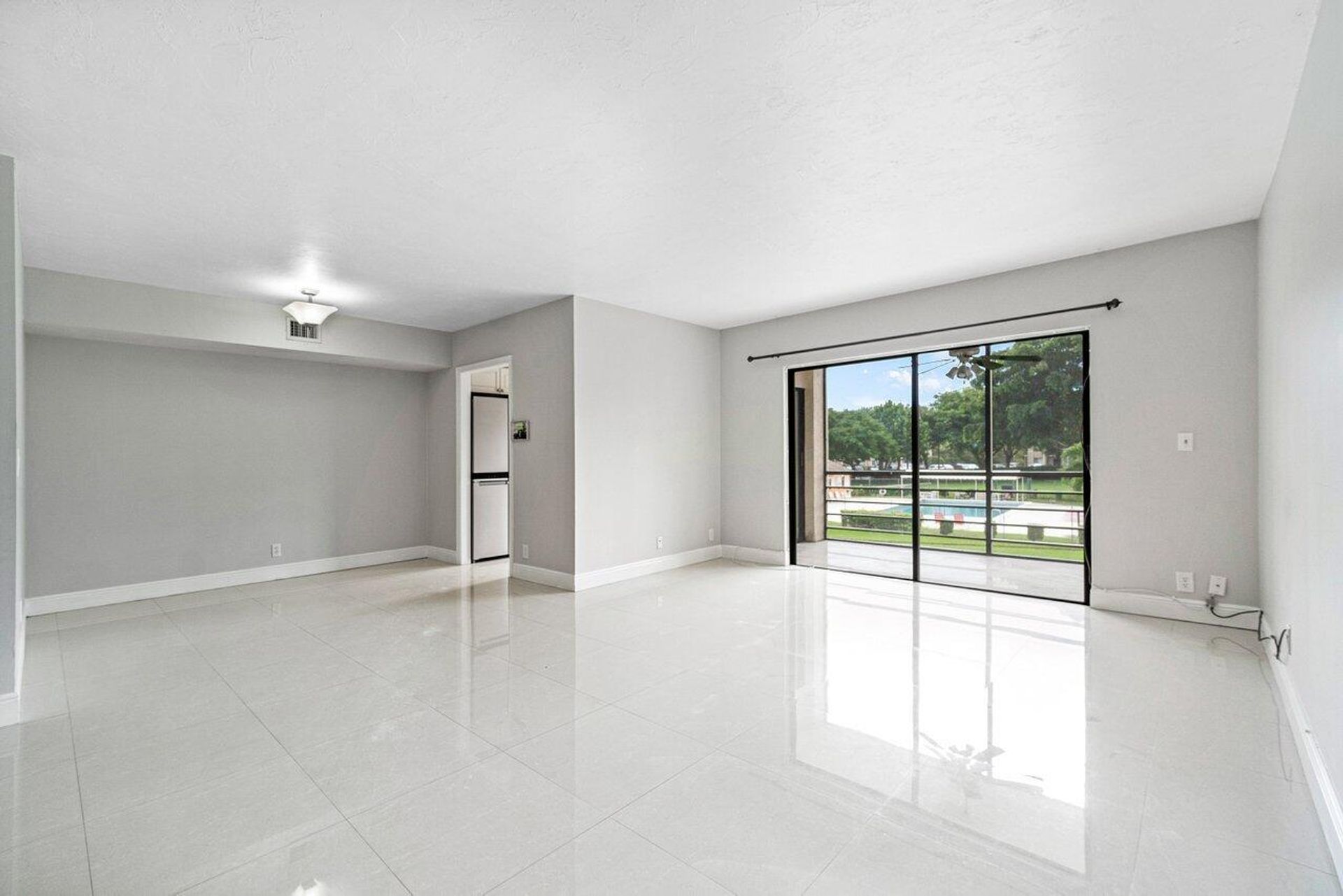 Condominium in Seminole Manor, Florida 11621047