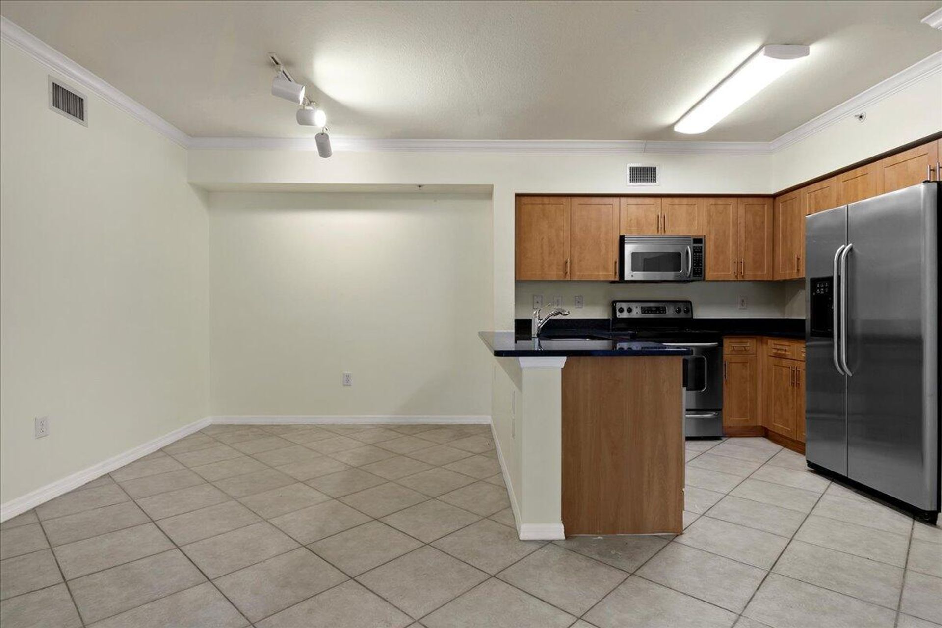 Condominium in Century Village, Florida 11621048