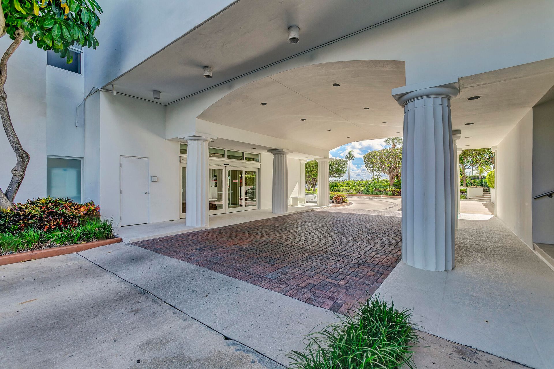 Condominium in West Palm Beach, Florida 11621425