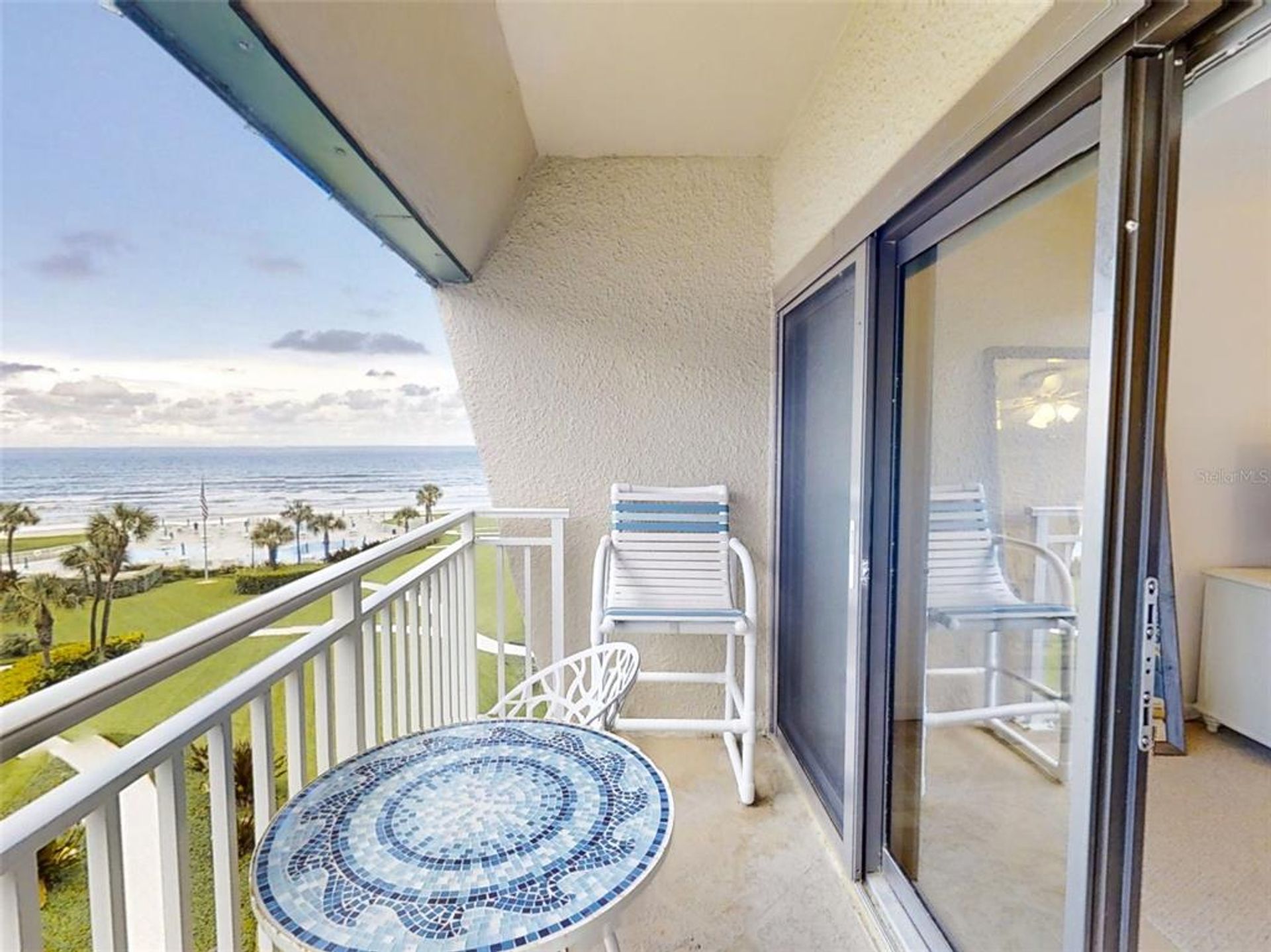 Condominium in New Smyrna Beach, Florida 11621561