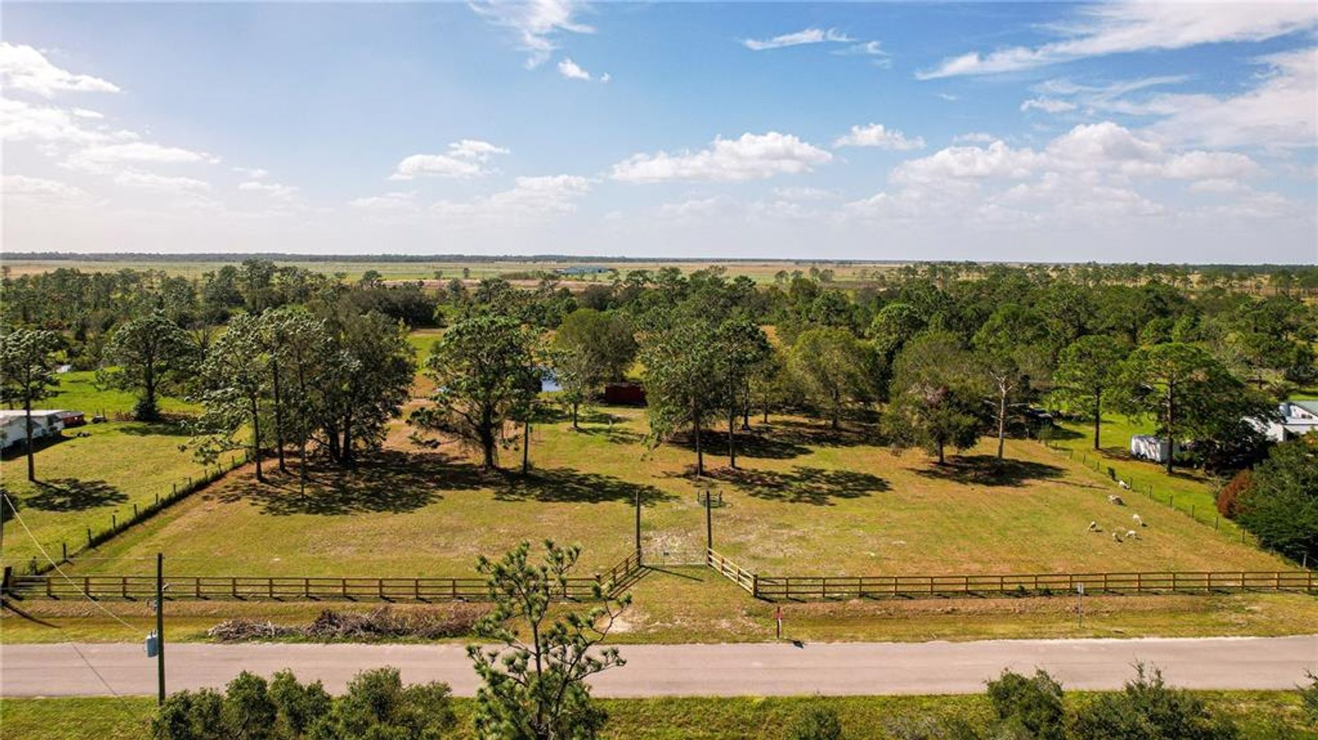 土地 在 Okeechobee, Florida 11621573