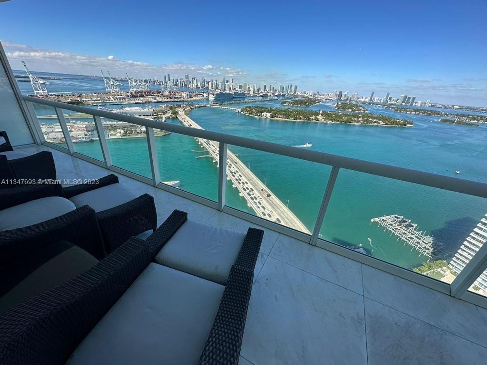 房子 在 Fisher Island, Florida 11621598