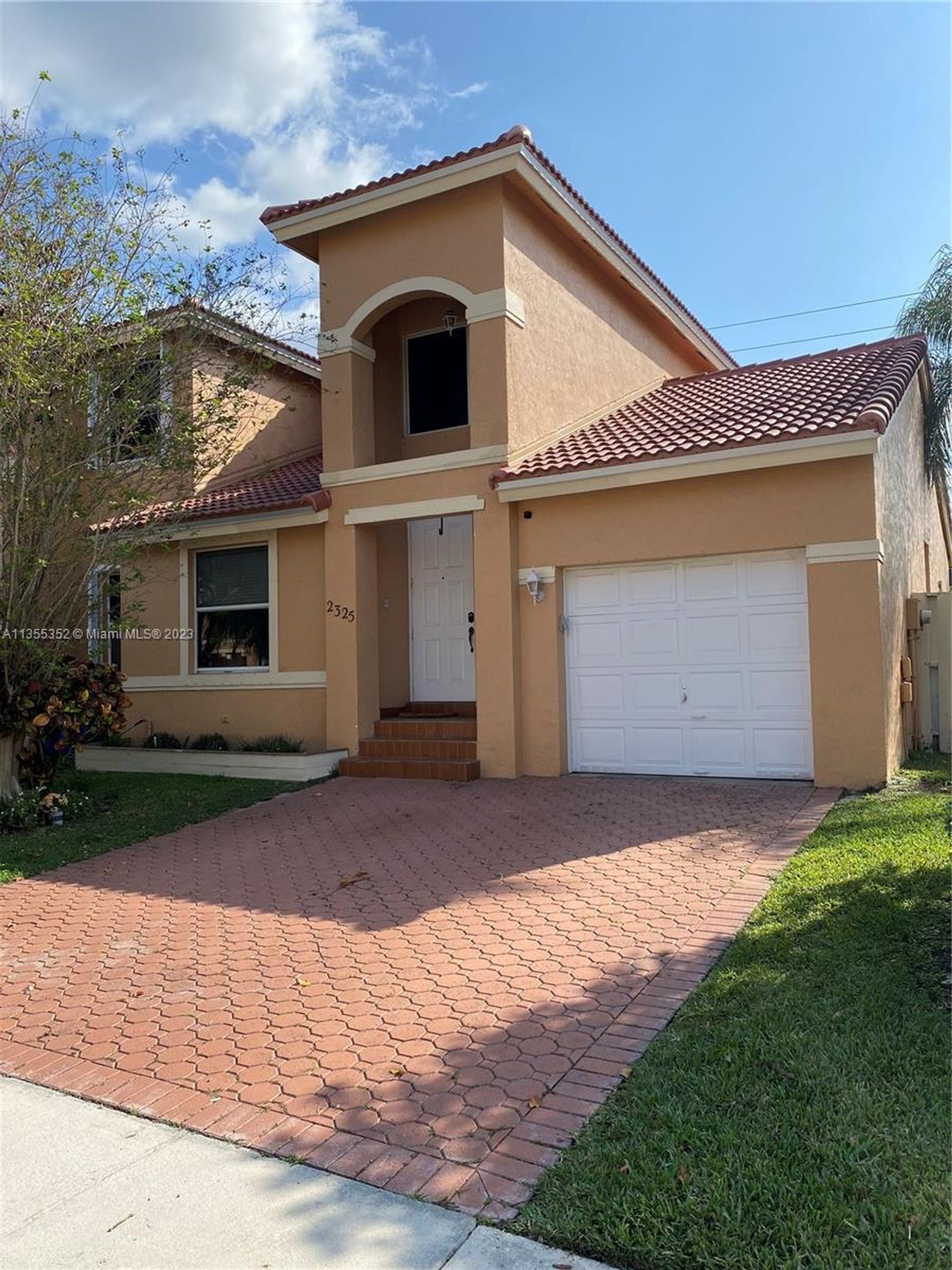 Κατοικητικός σε Pembroke Pines, Florida 11621602