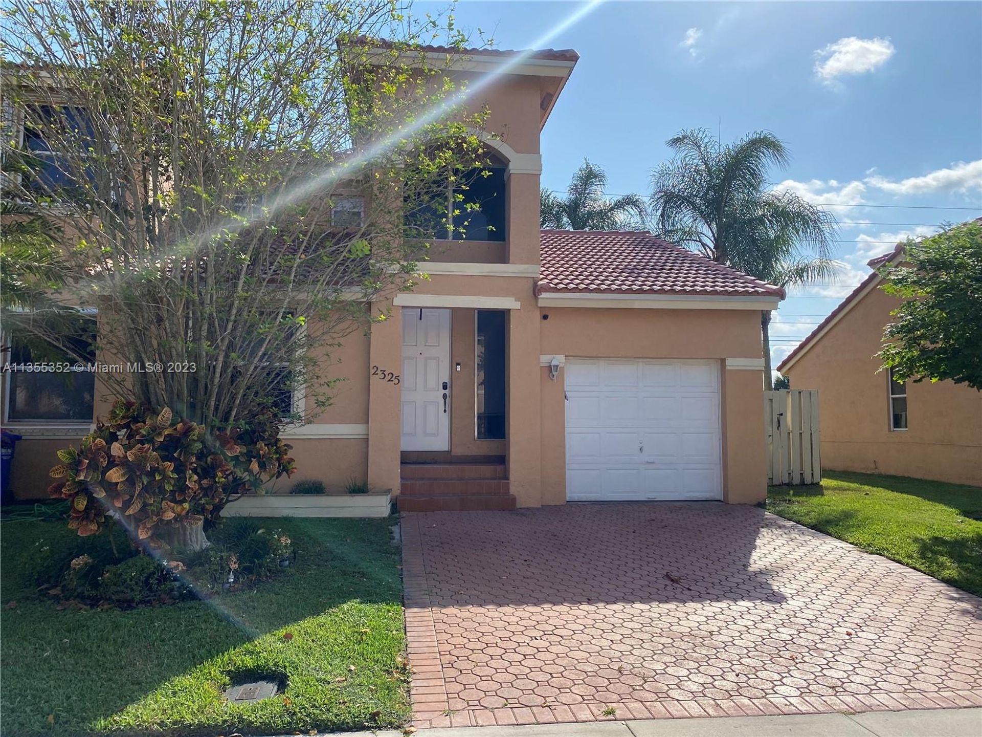 Κατοικητικός σε Pembroke Pines, Florida 11621602