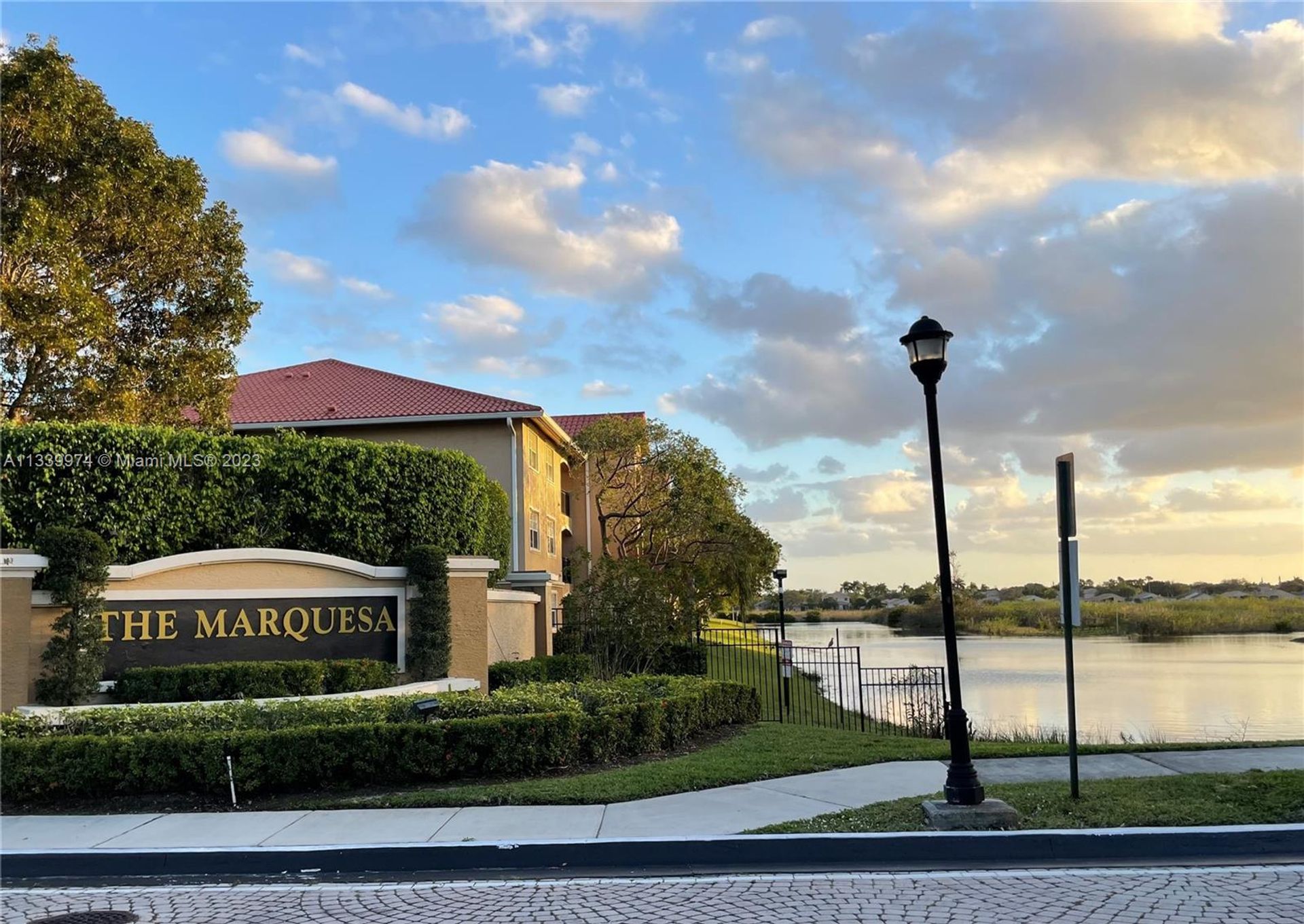 Condominium in Pembroke Pines, Florida 11621613