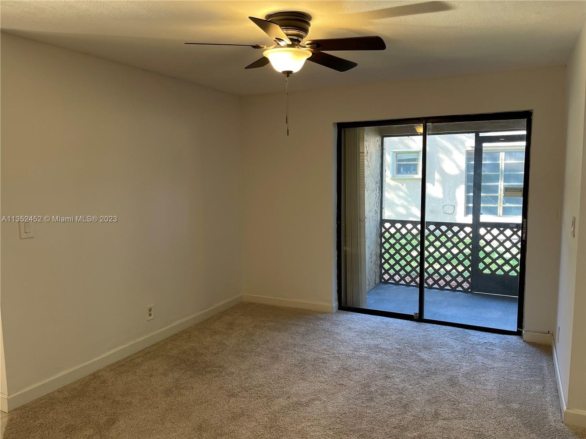 公寓 在 Pembroke Pines, Florida 11621638