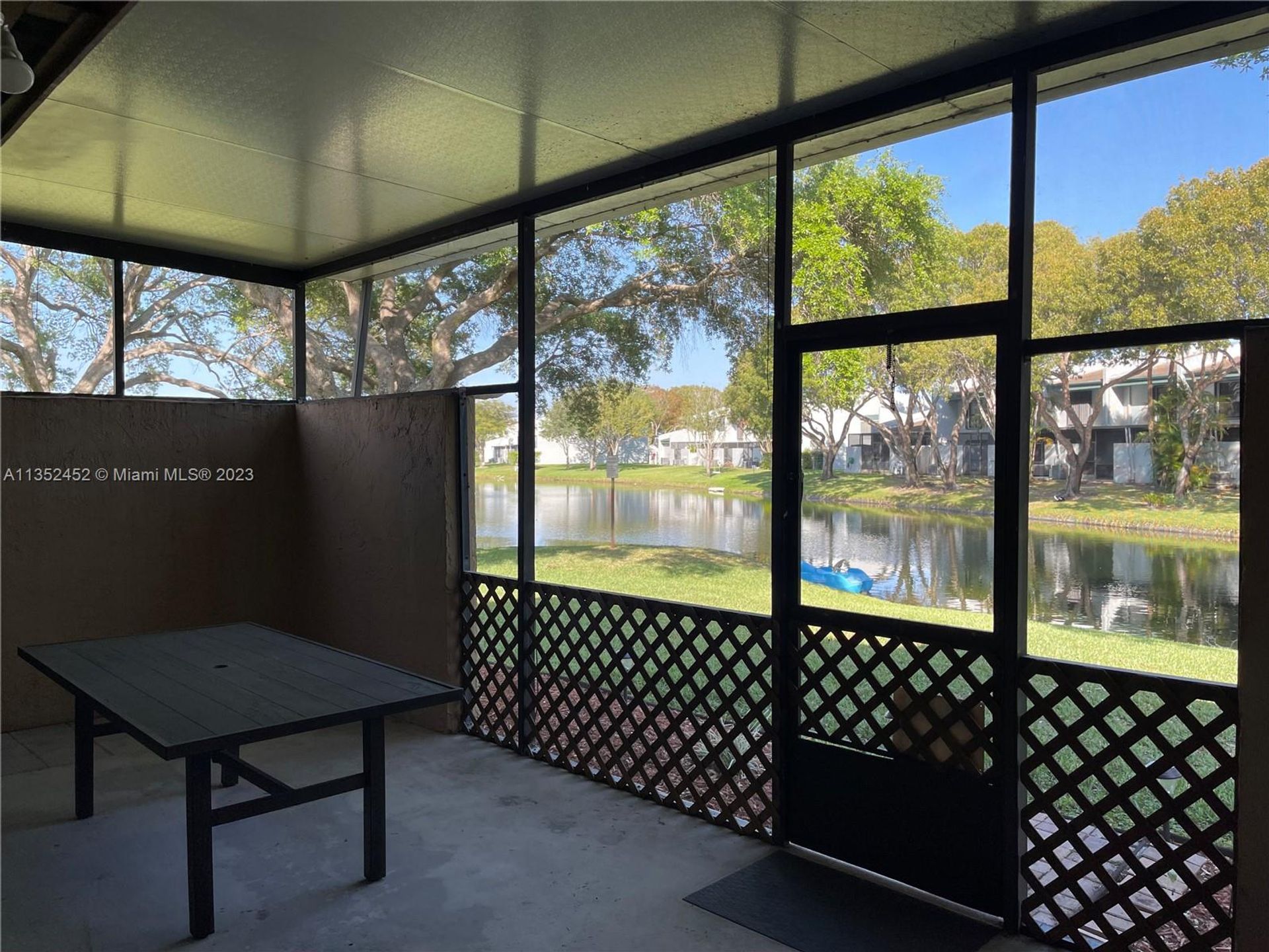 公寓 在 Pembroke Pines, Florida 11621638