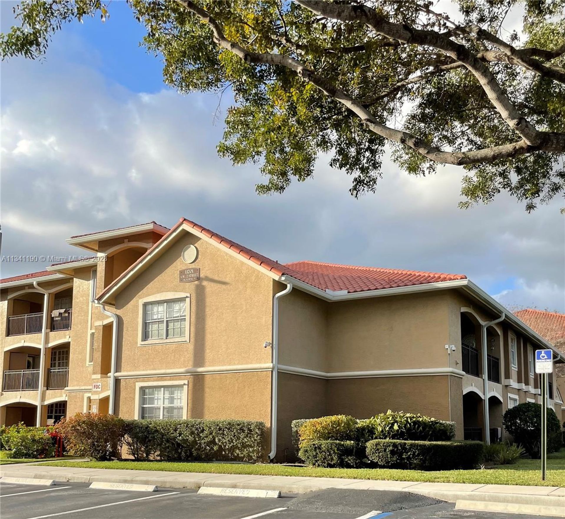 Condominio en Pinos de Pembroke, Florida 11621672