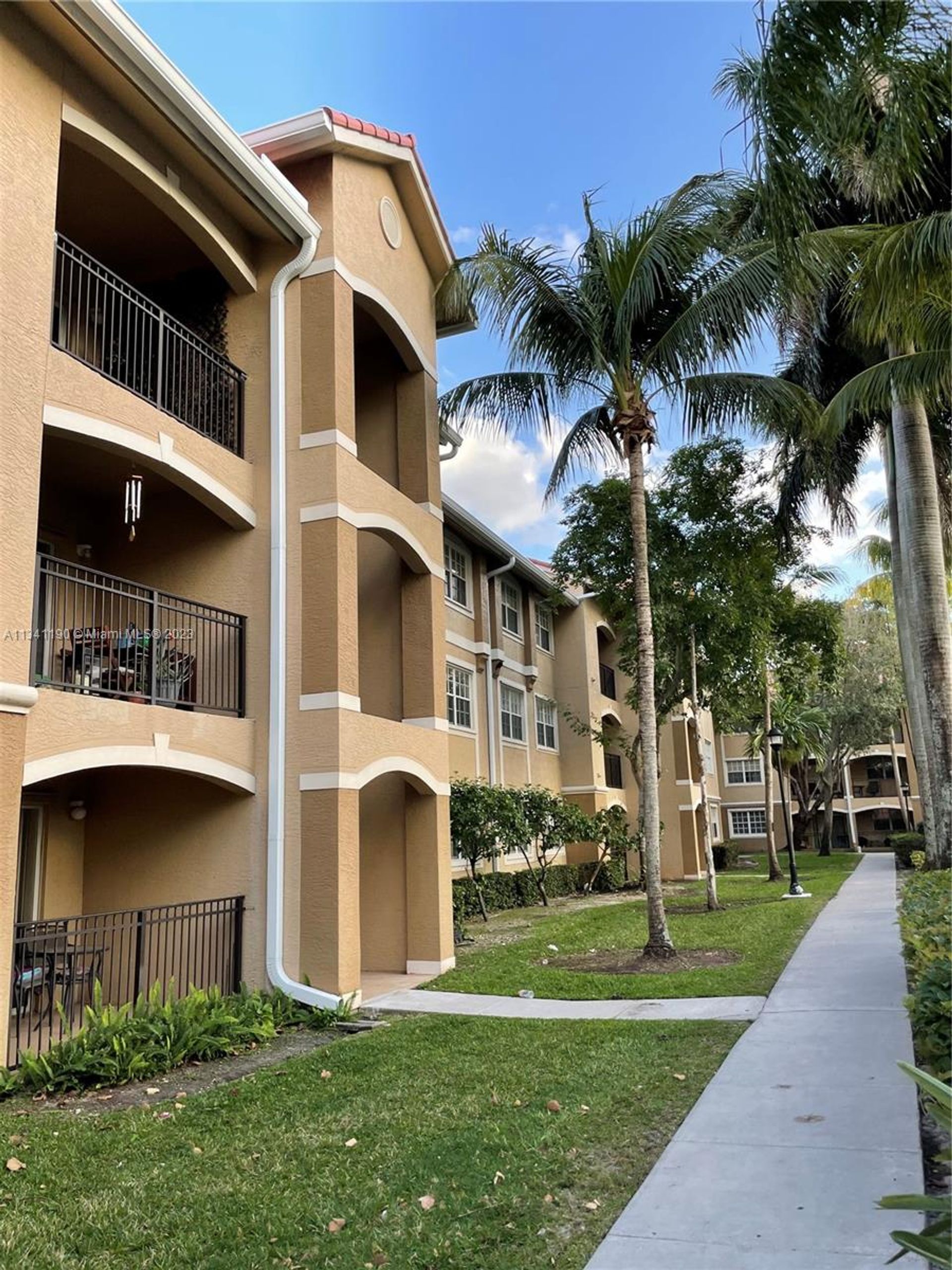 Condominio en Pinos de Pembroke, Florida 11621672