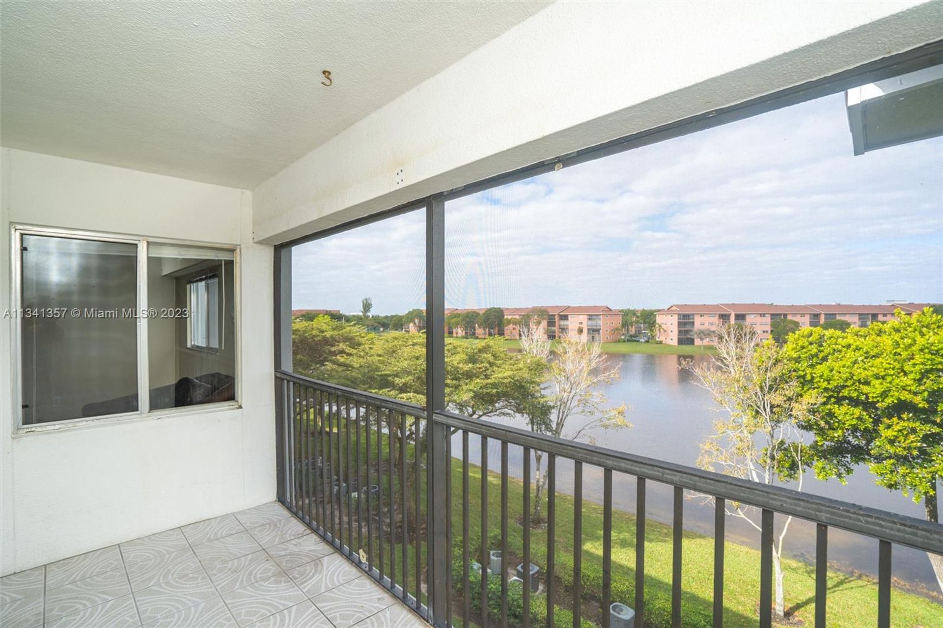 Condominium dans Pembroke Pines, Florida 11621727