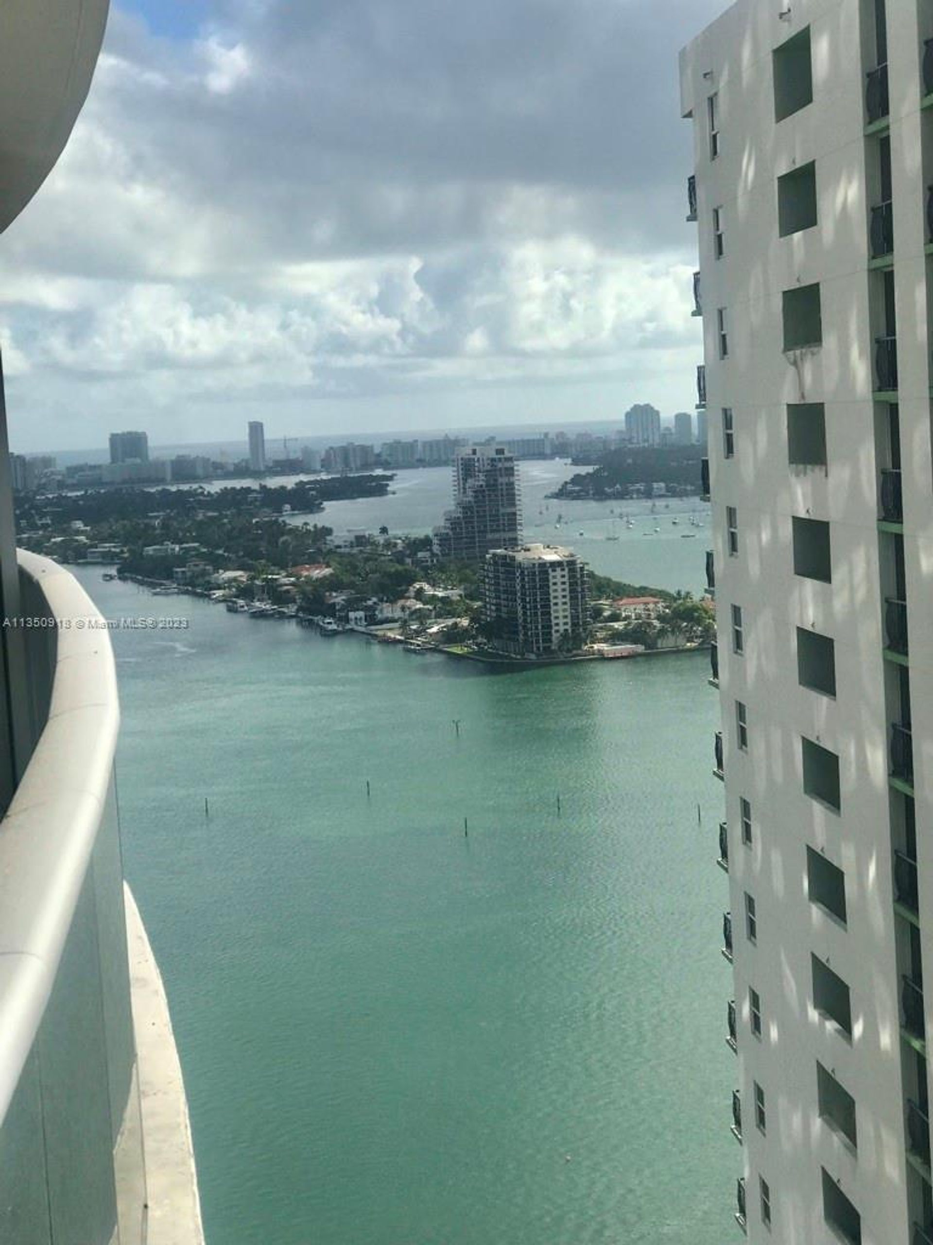 सम्मिलित में Miami, Florida 11621786