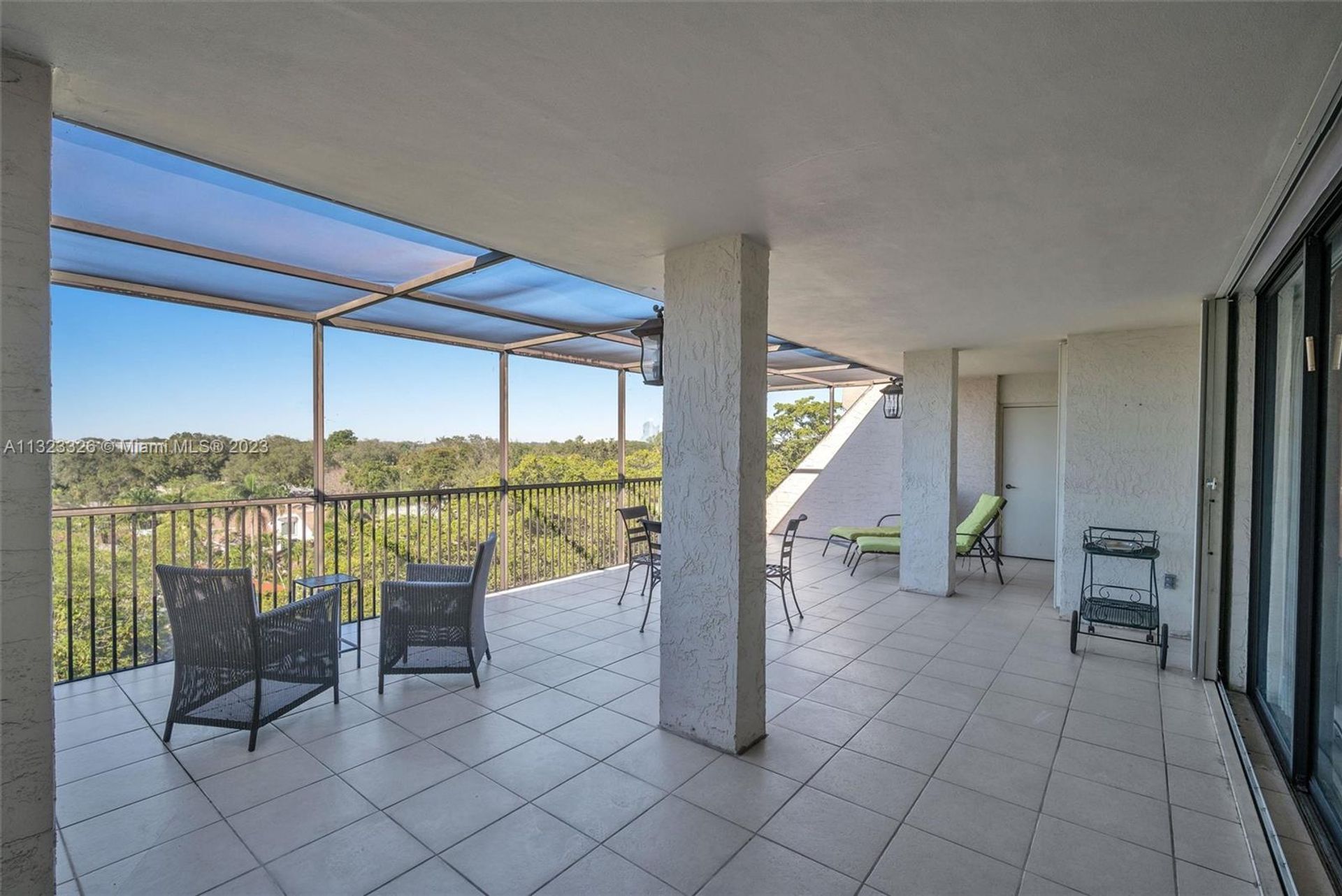 Condominium in Hollywood, Florida 11621833