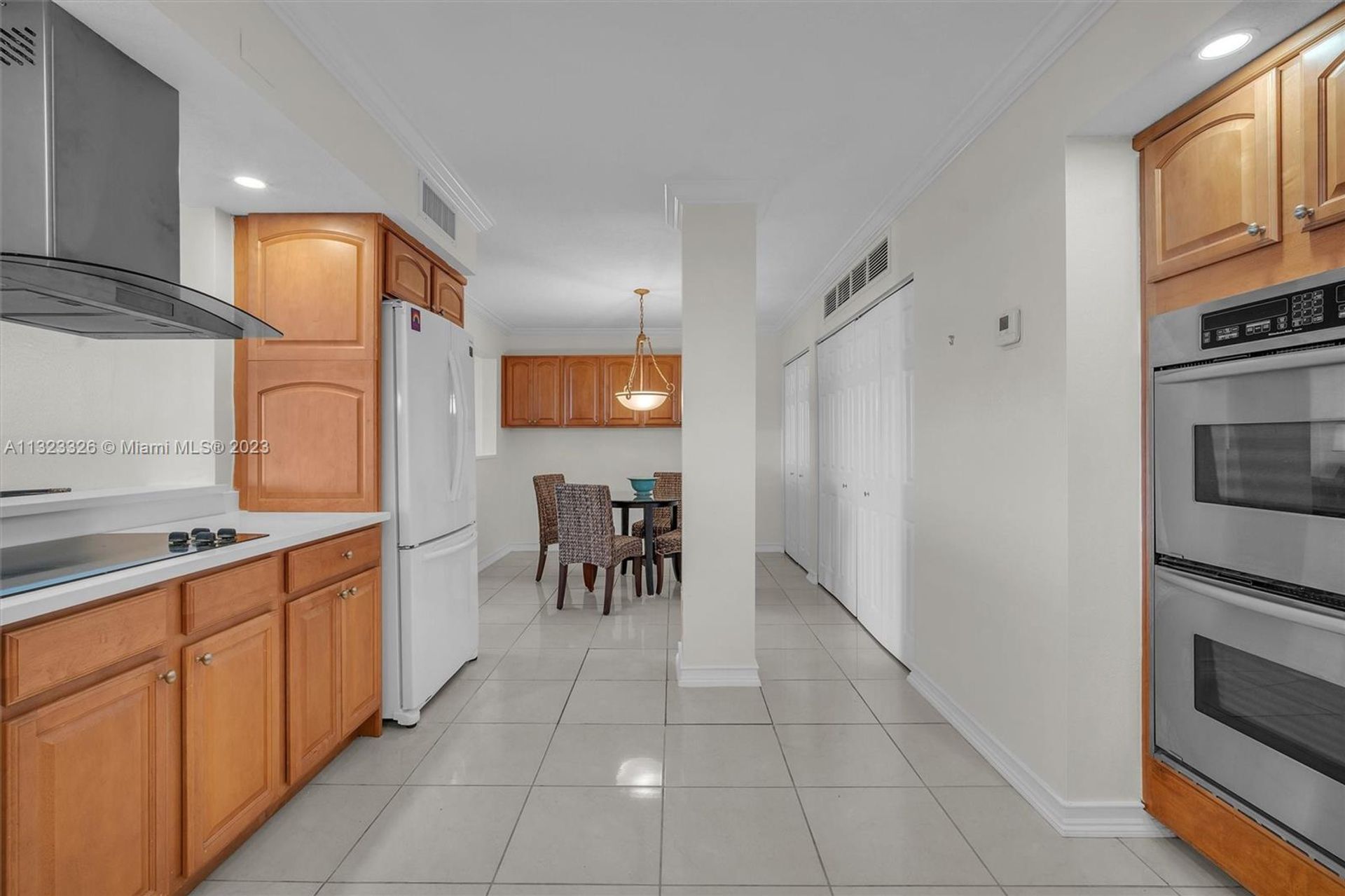 Condominium in Hollywood, Florida 11621833