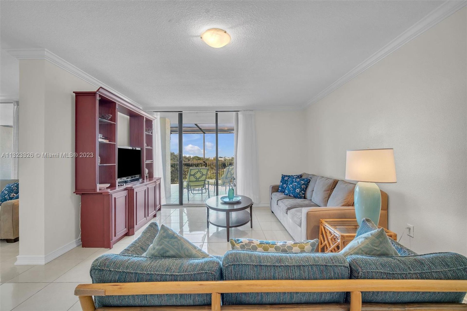 Condominium in Hollywood, Florida 11621833