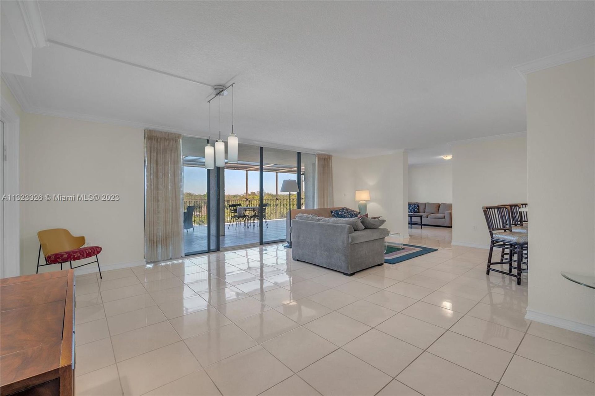 Condominium in Hollywood, Florida 11621833