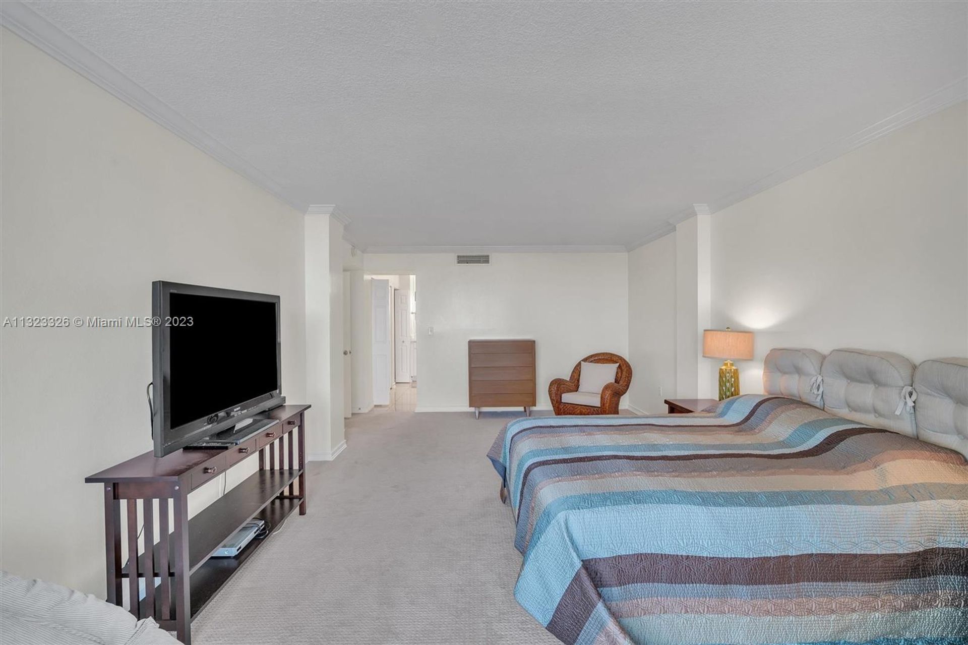 Condominium in Hollywood, Florida 11621833