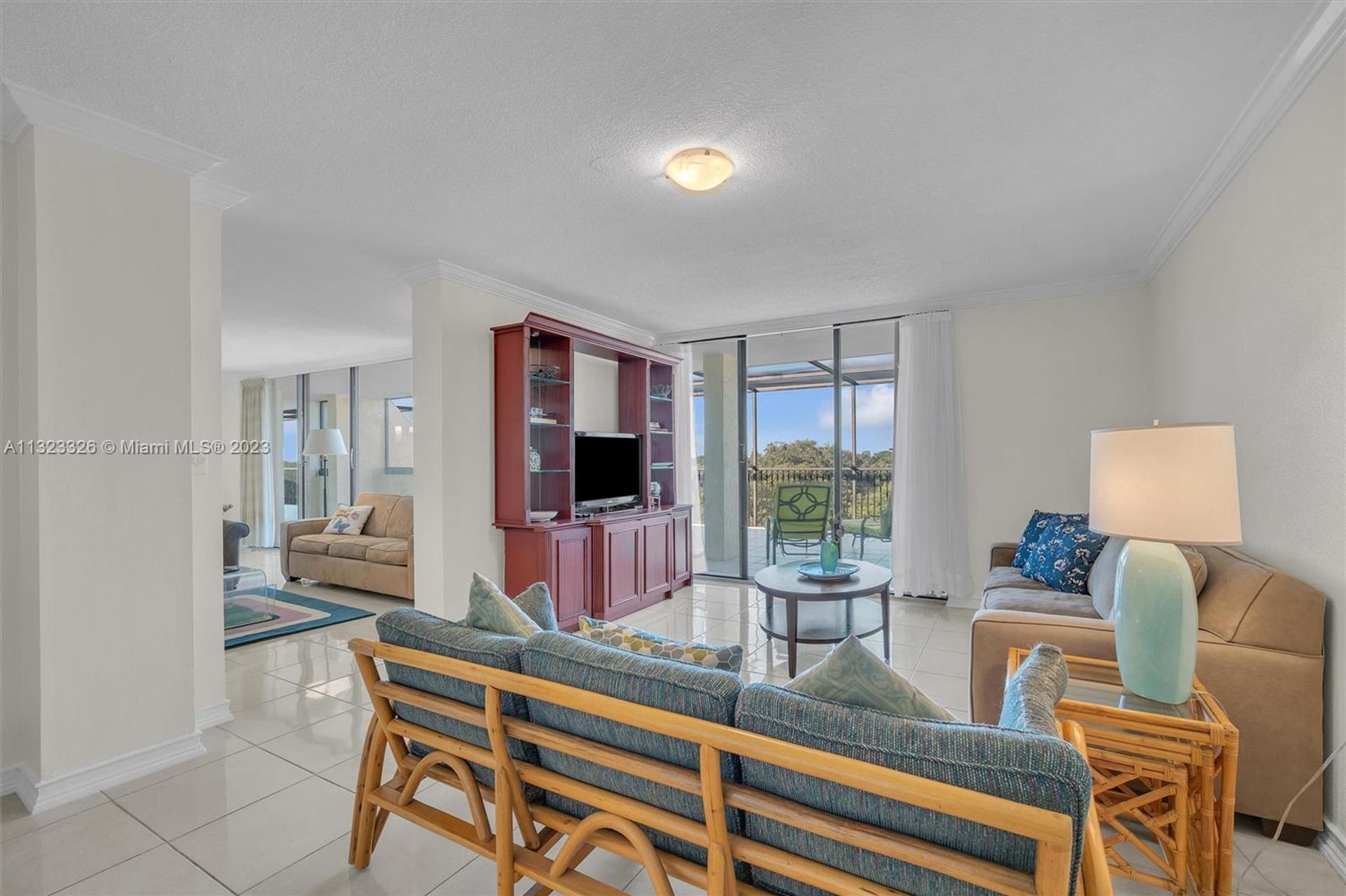 Condominium in Hollywood, Florida 11621833