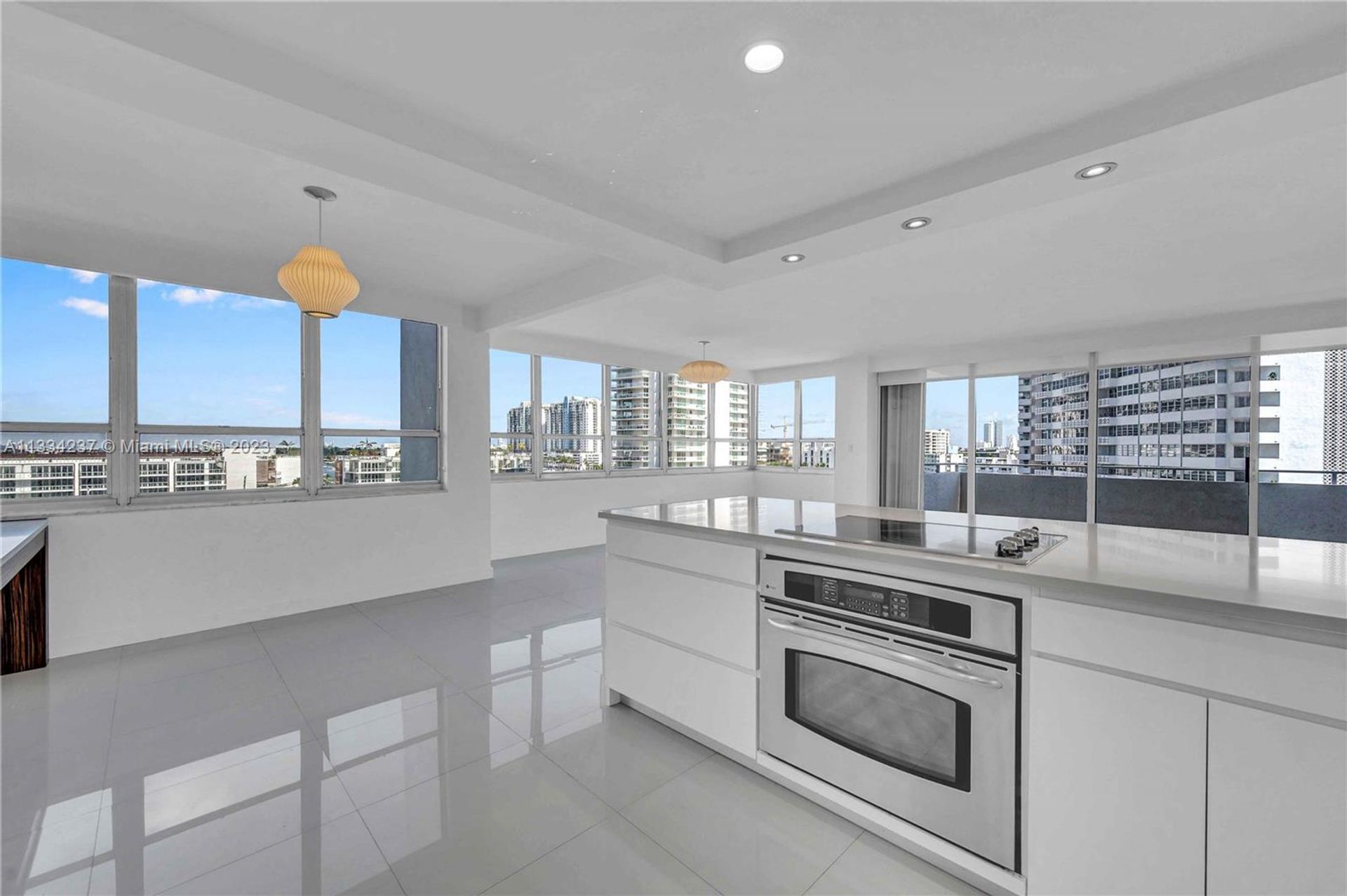 Residential in Miami Beach, Florida 11621866