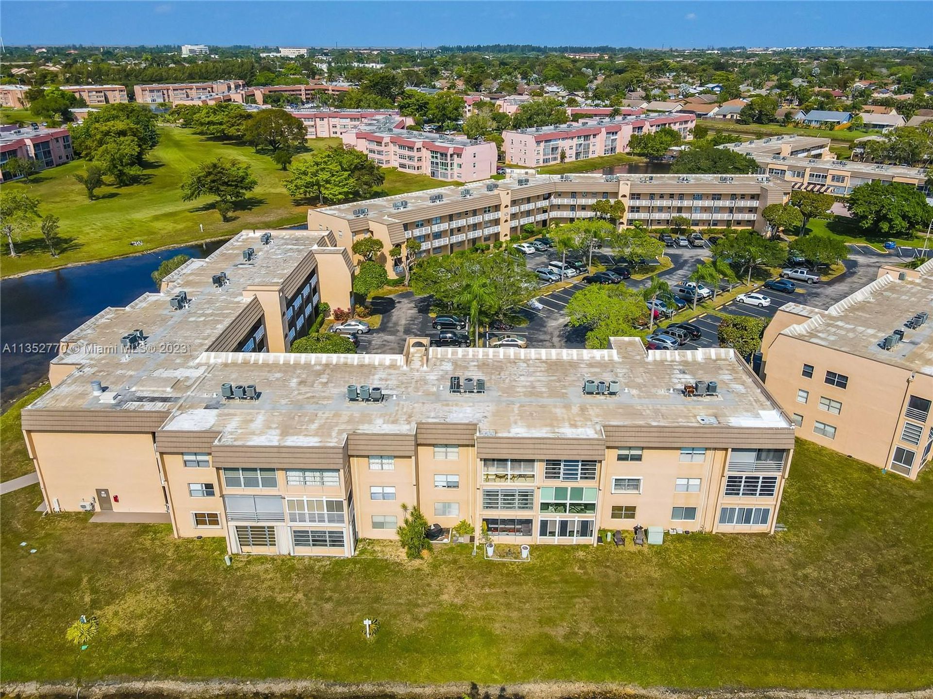 Condominium in Sunrise, Florida 11621874