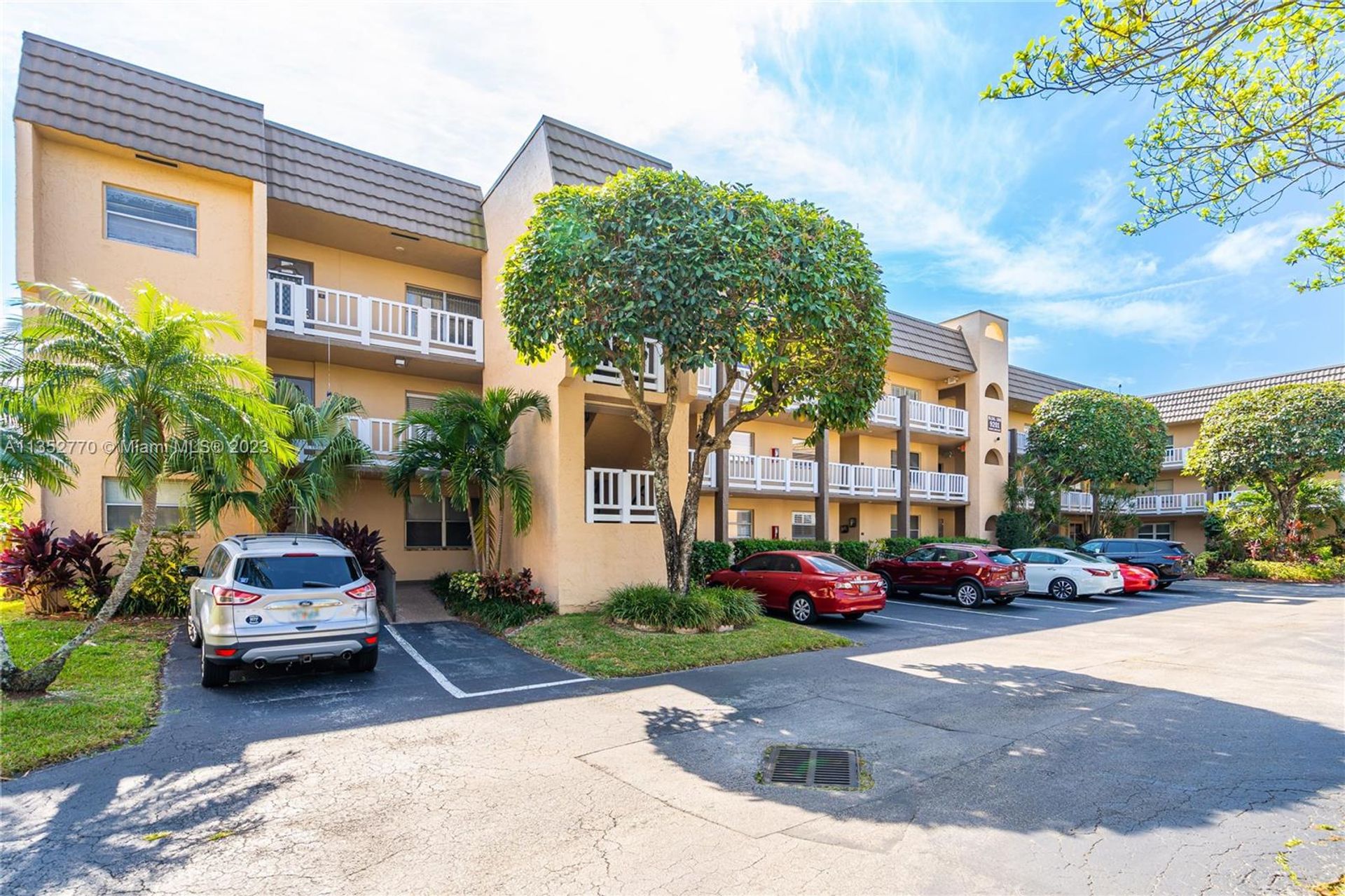 Condominium in Sunrise, Florida 11621874