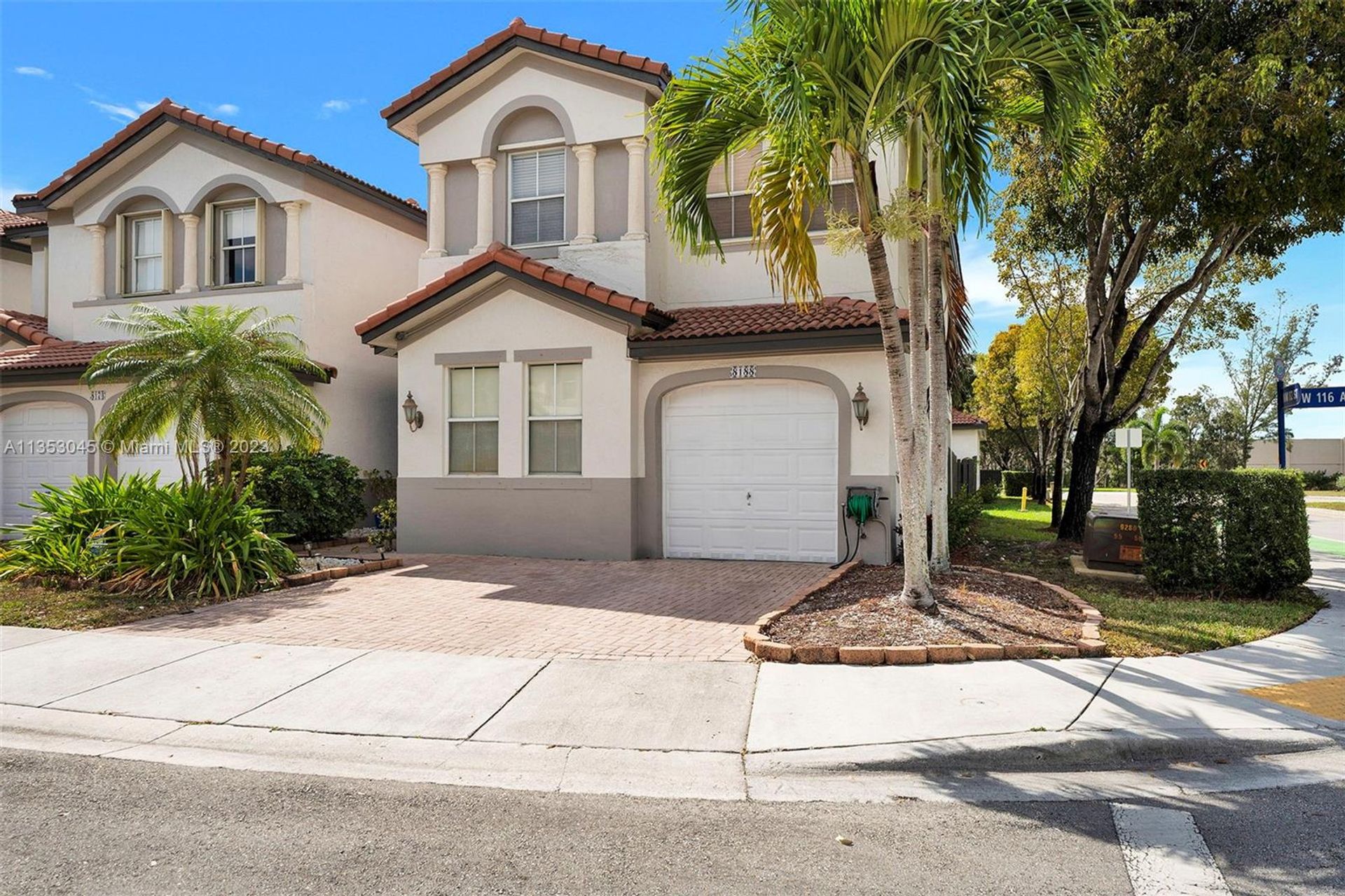 House in Medley, Florida 11621876