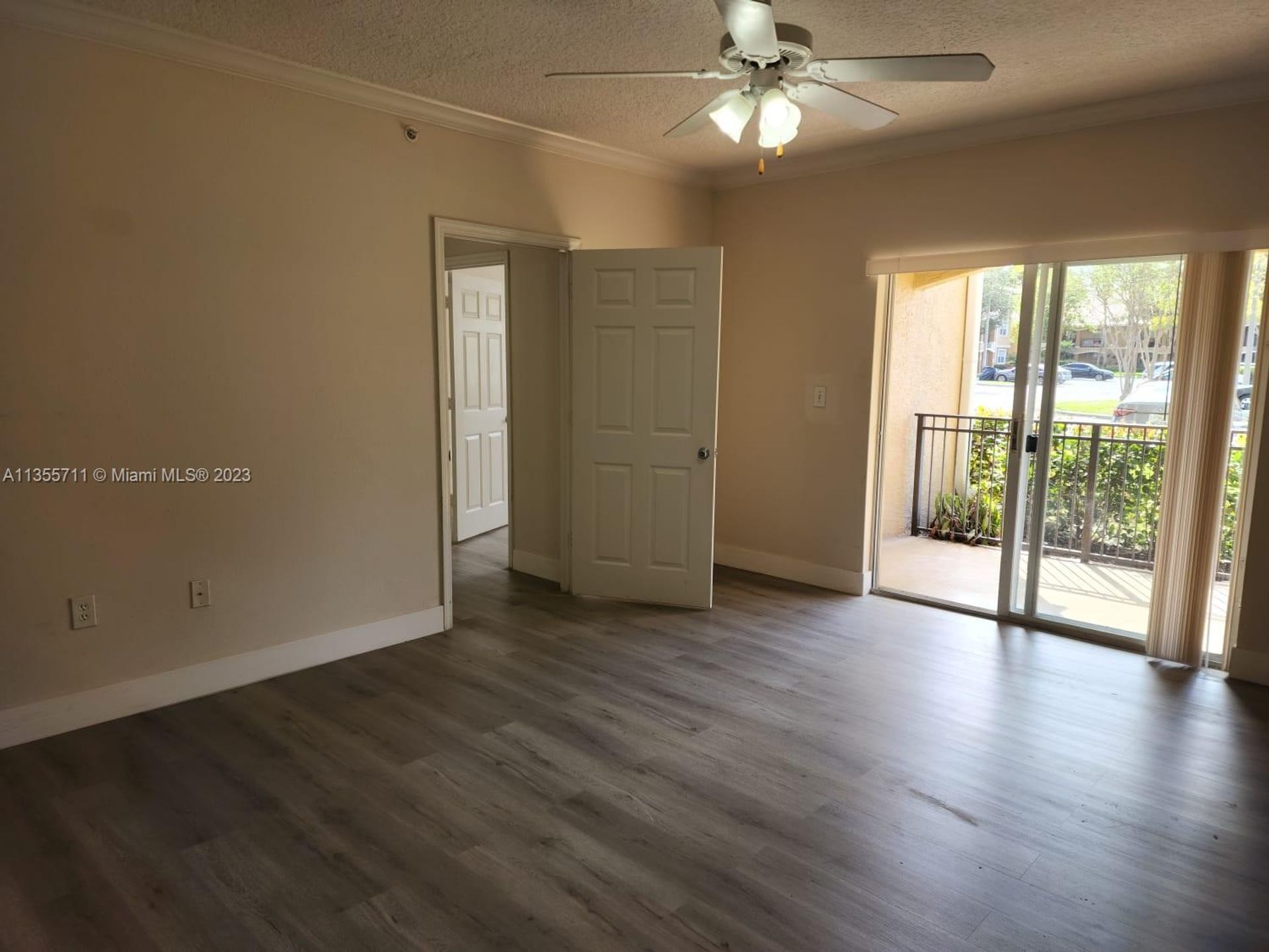 House in Pembroke Pines, Florida 11621878