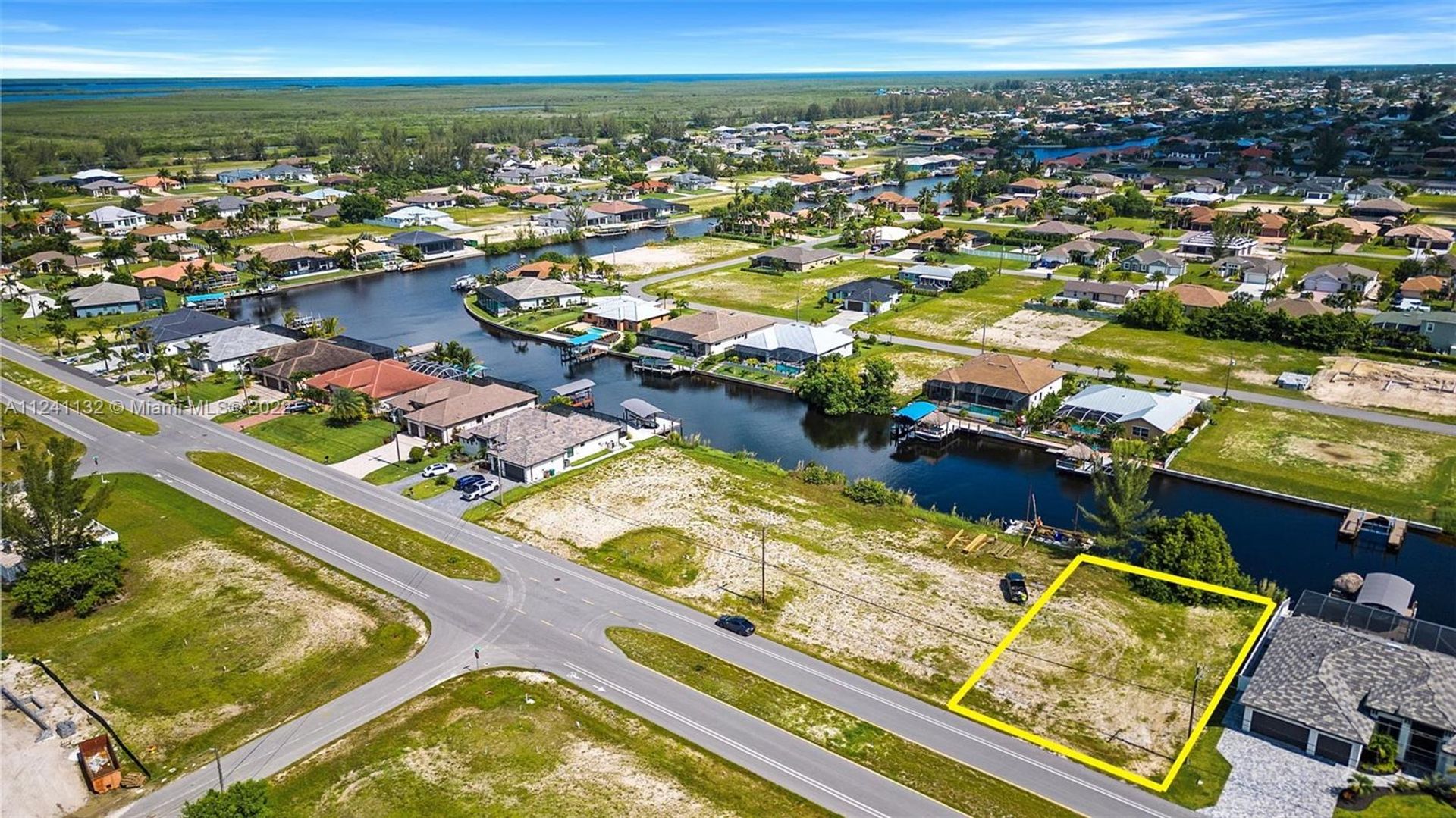 土地 在 Cape Coral, Florida 11621881