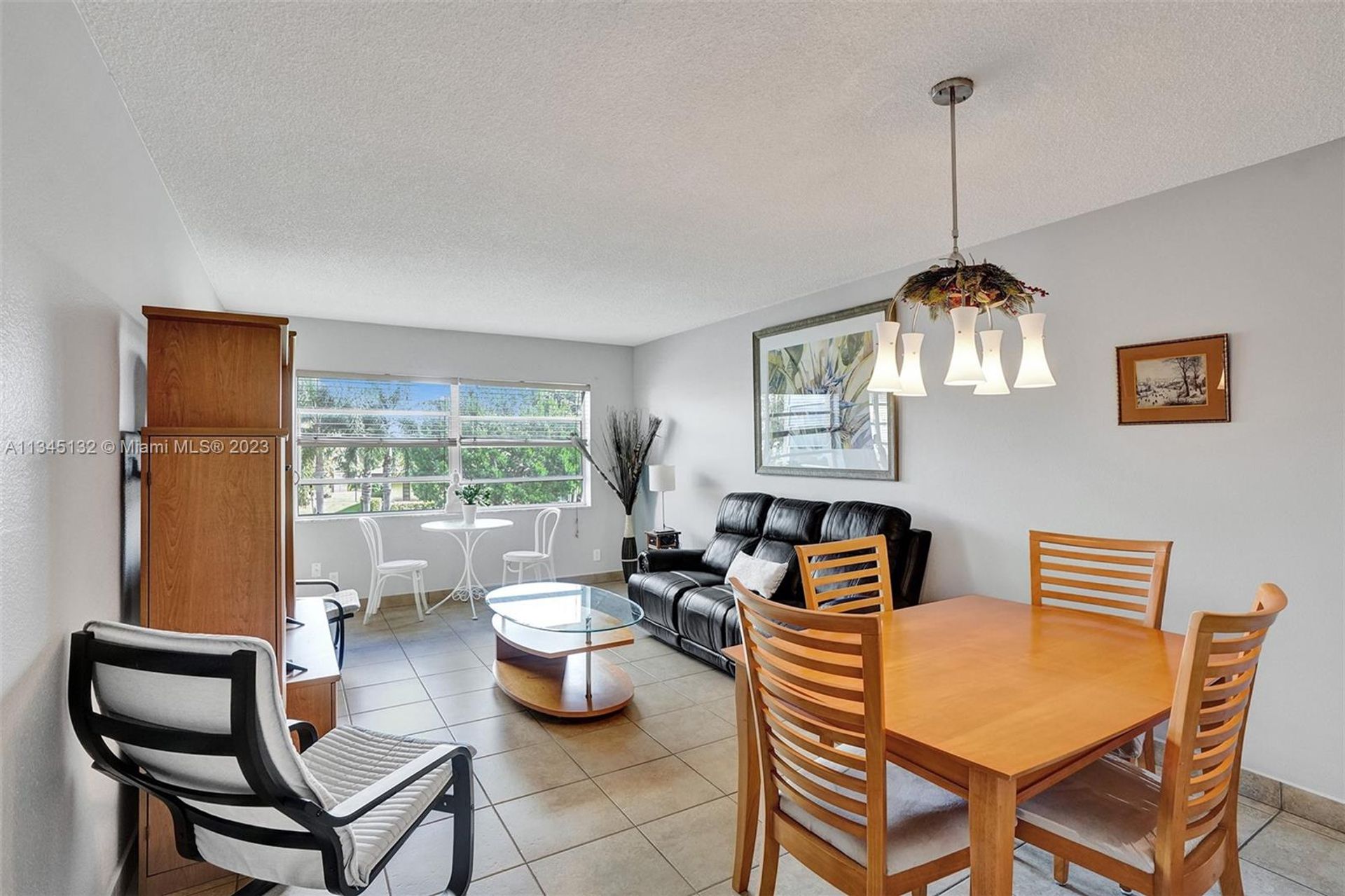 Condominium in Lauderdale Lakes, Florida 11621918