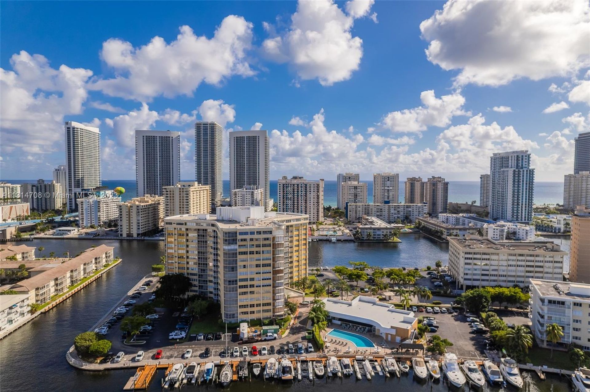 Кондоминиум в Hallandale Beach, Florida 11621930