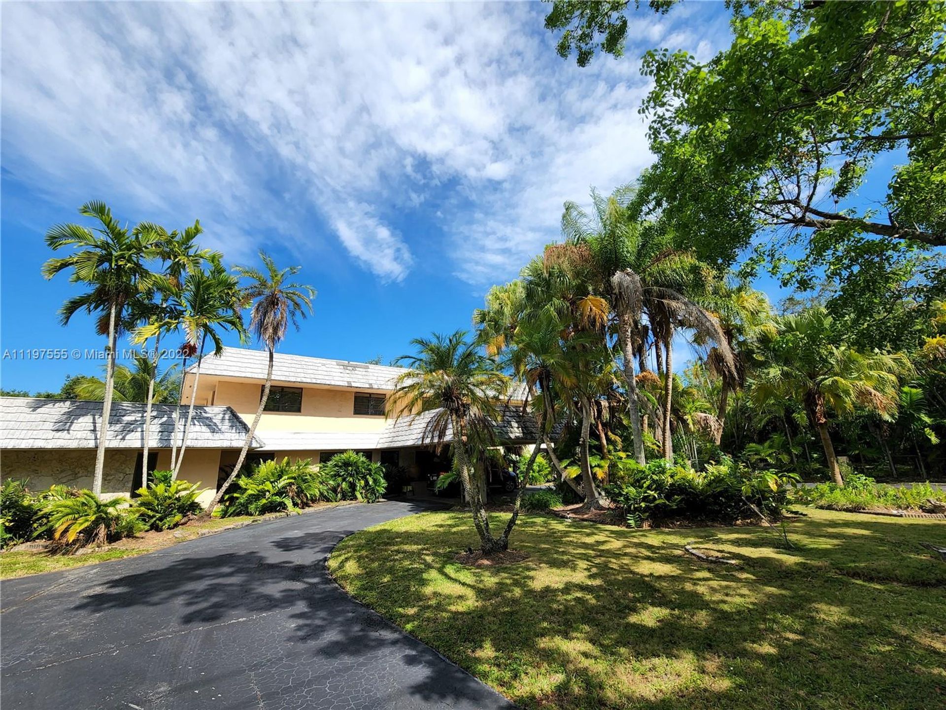 rumah dalam Pinecrest, Florida 11621971