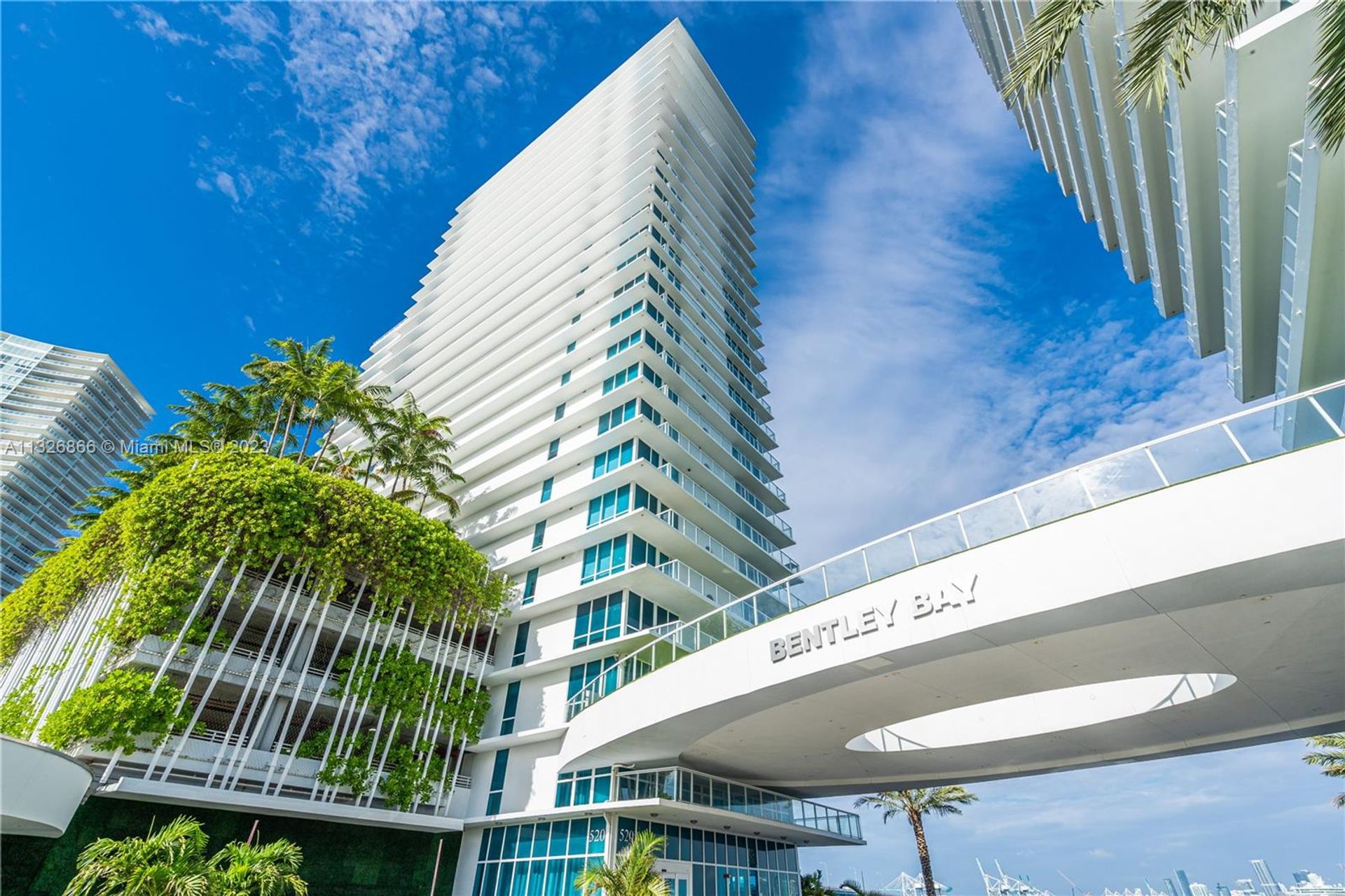 Condominium in Miami Beach, Florida 11621989