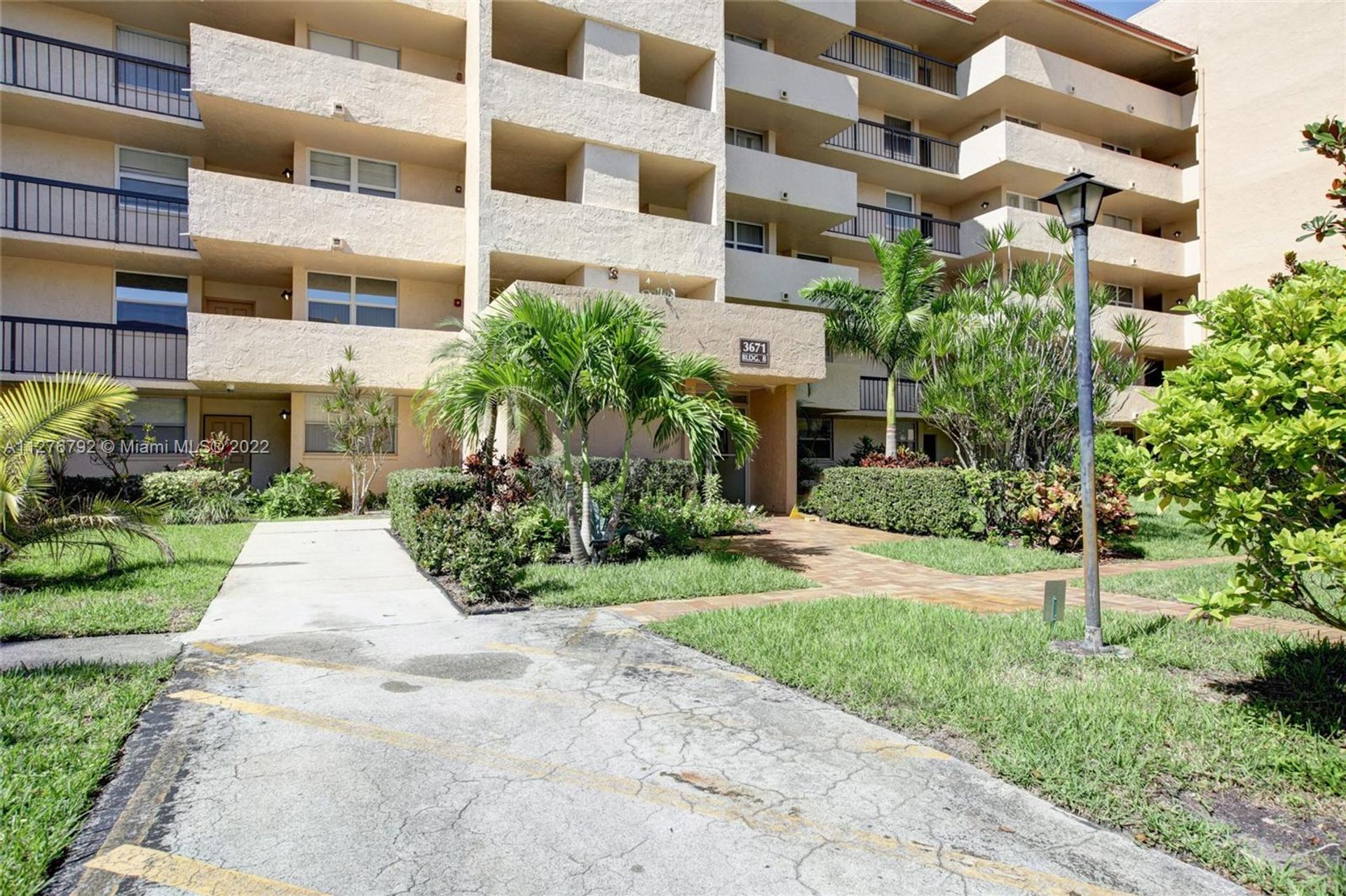 קוֹנדוֹמִינִיוֹן ב Lauderhill, Florida 11622071