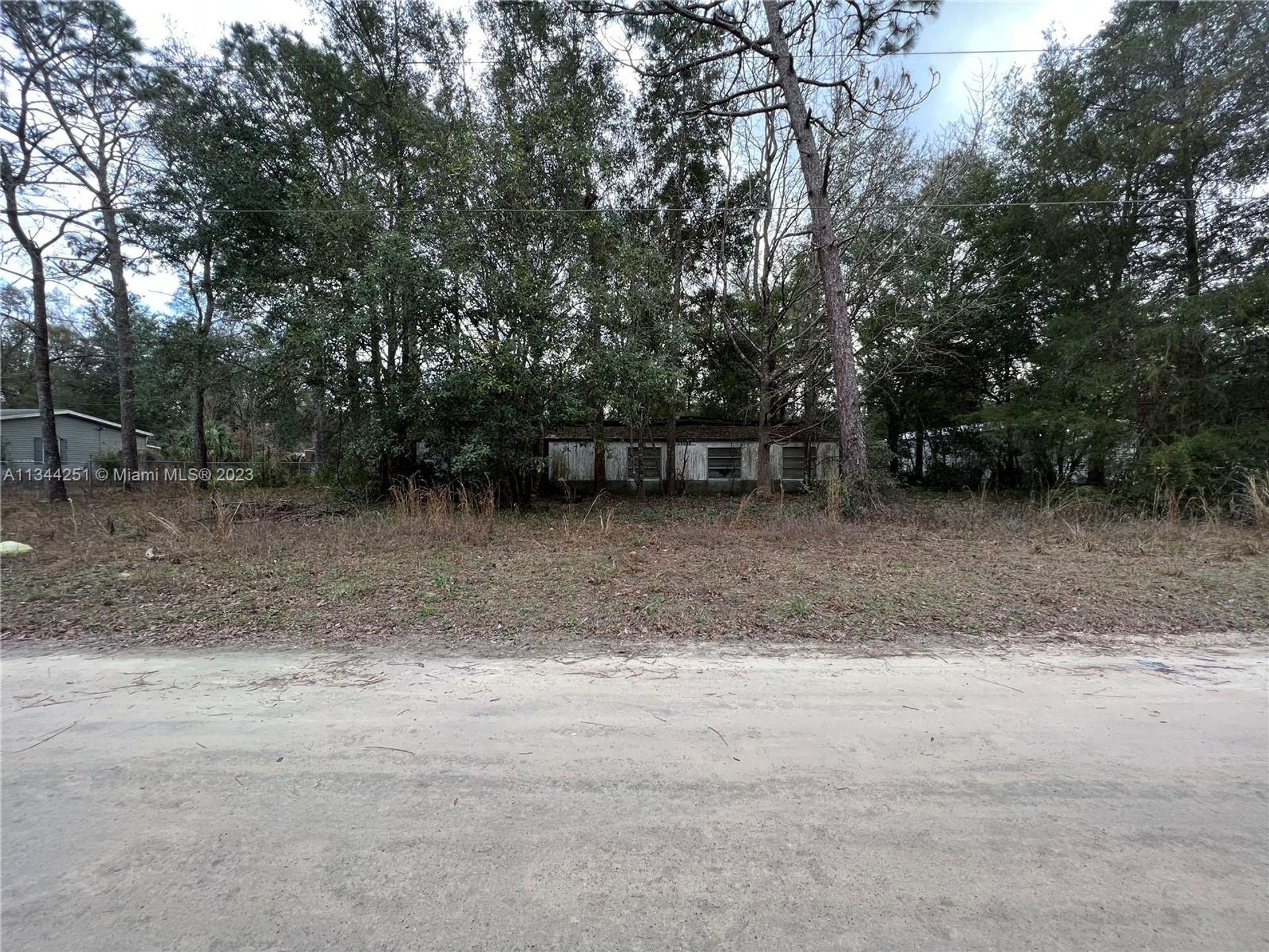 rumah dalam East Bronson, Florida 11622101