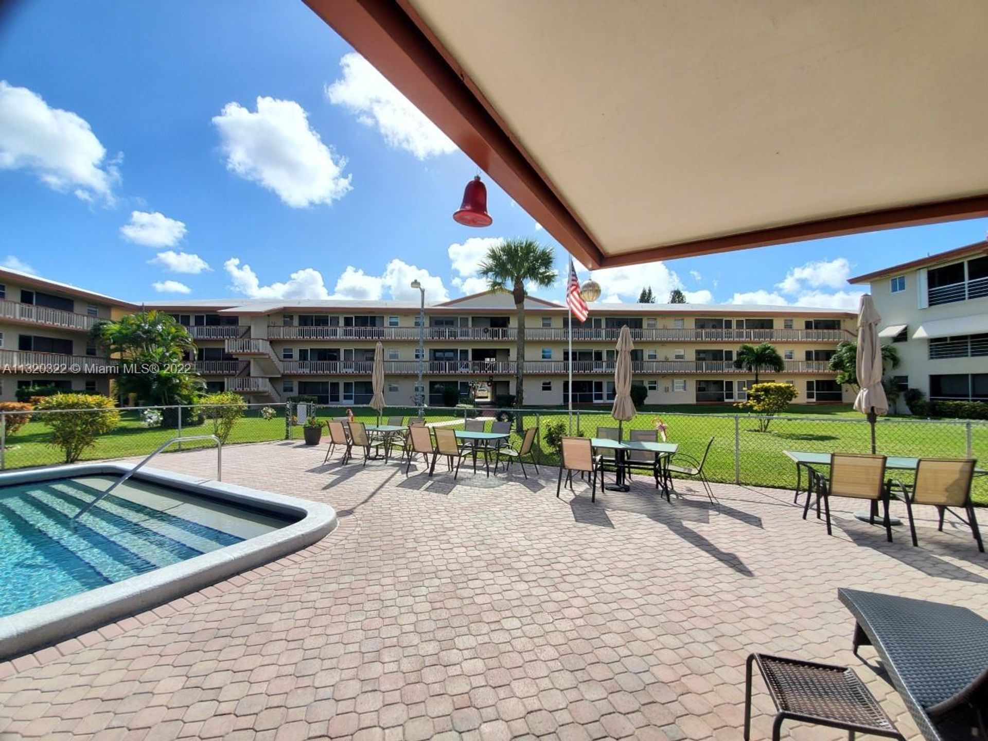 Condominium in Hollywood, Florida 11622125