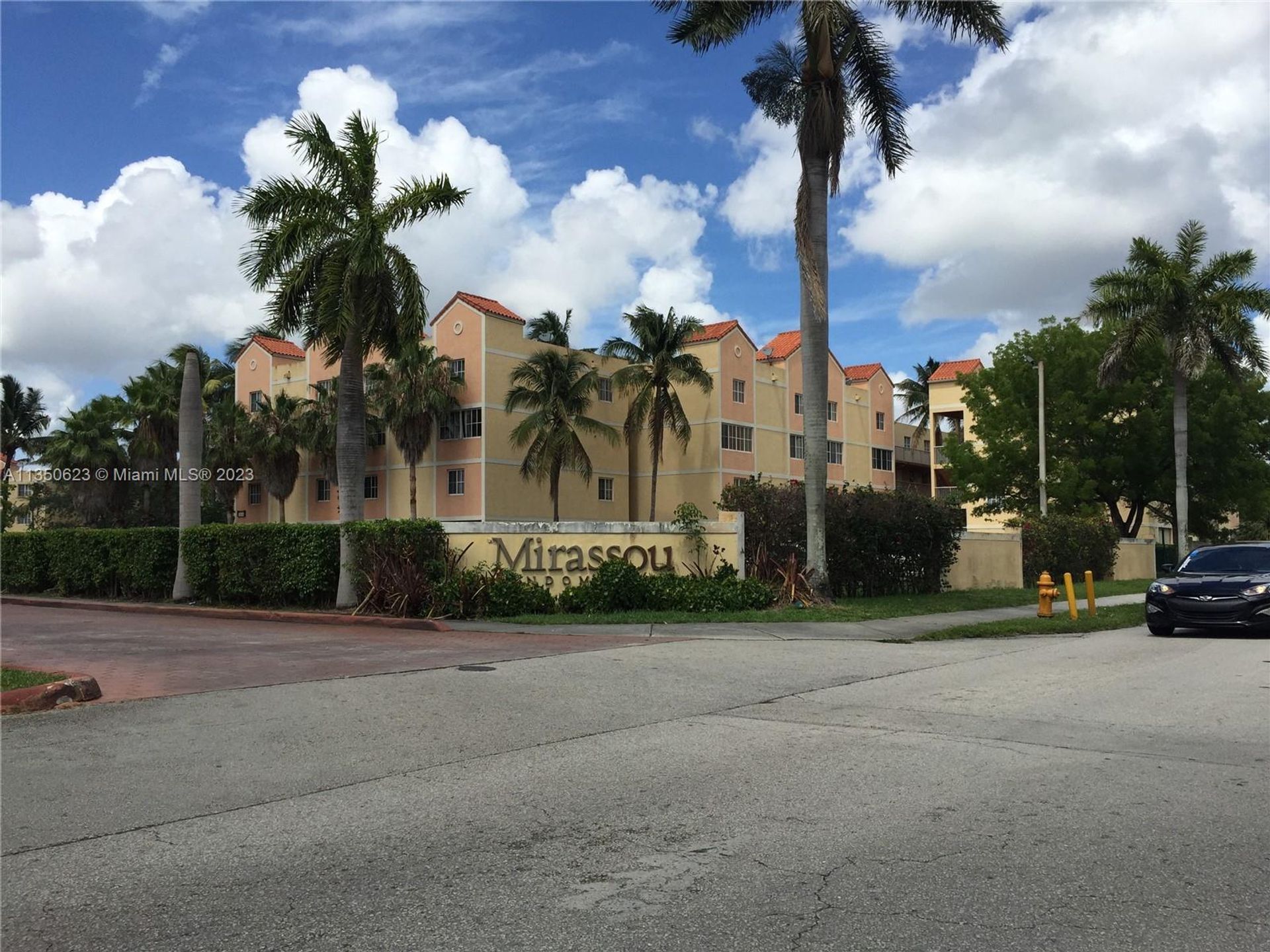 House in Country Club, Florida 11622128